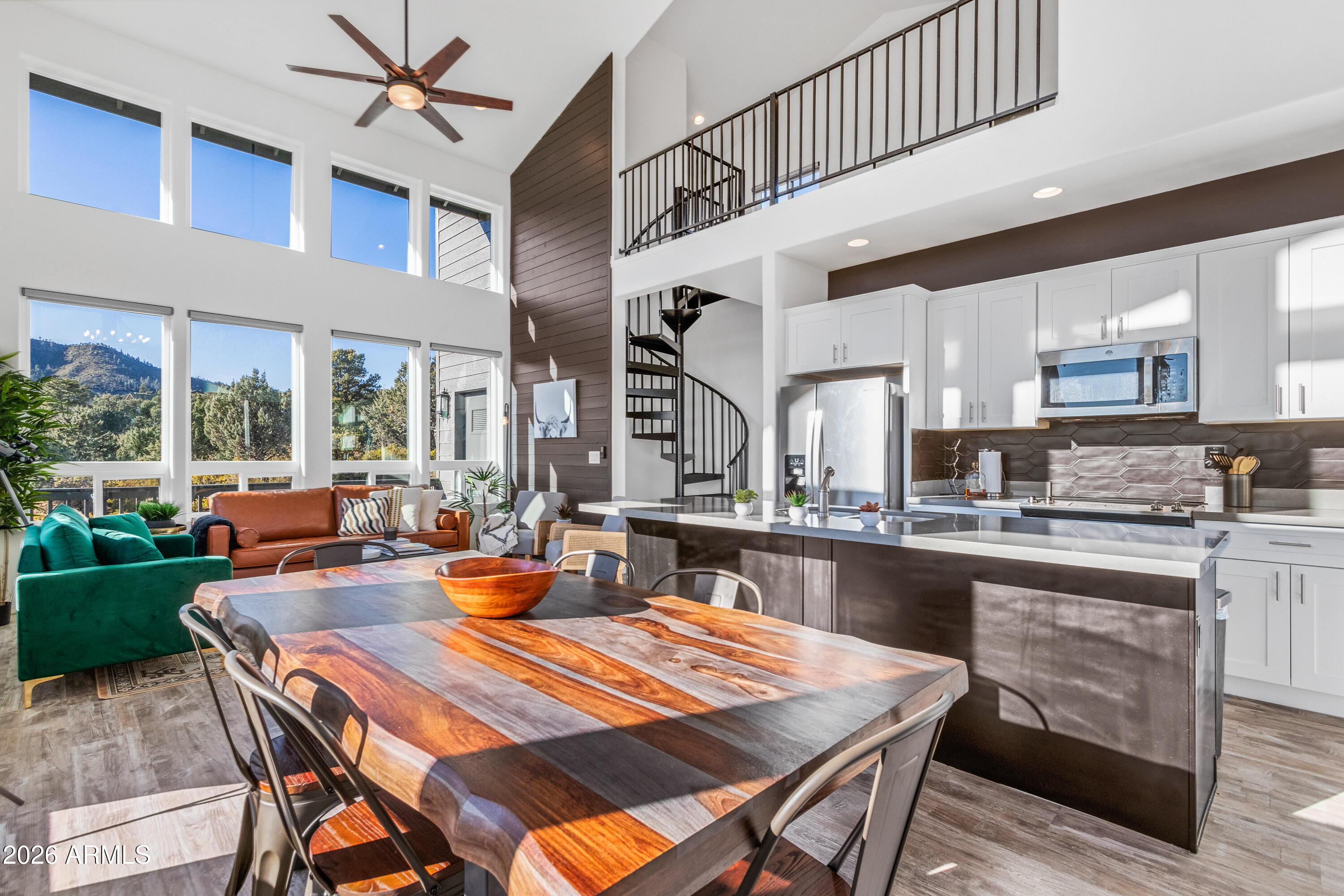 1124 E ELK RIM Court