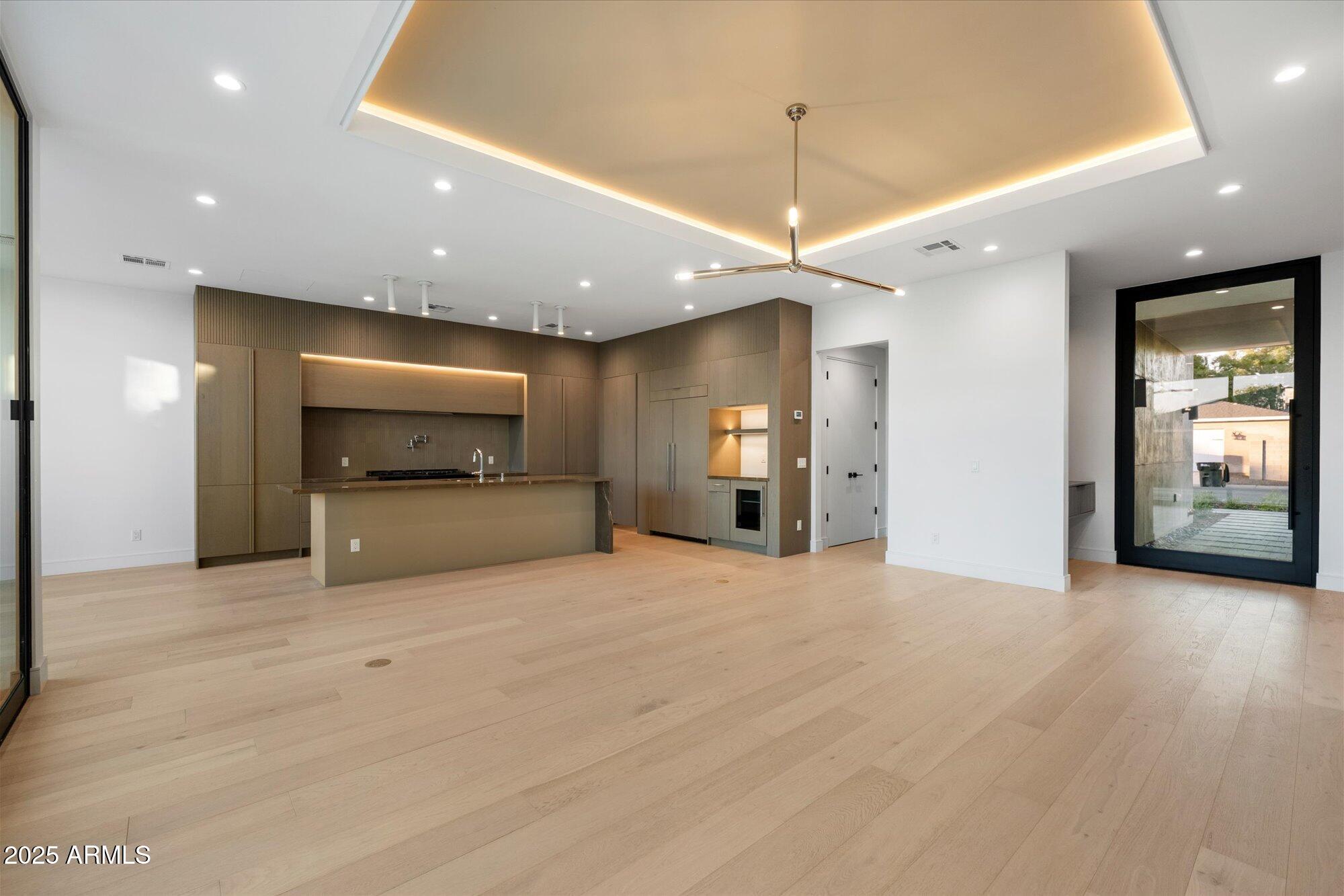 4537 E MONTECITO Avenue