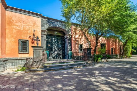 Photo of 8100 N 68th Street, Paradise Valley, AZ 85253 (MLS # 6780460)