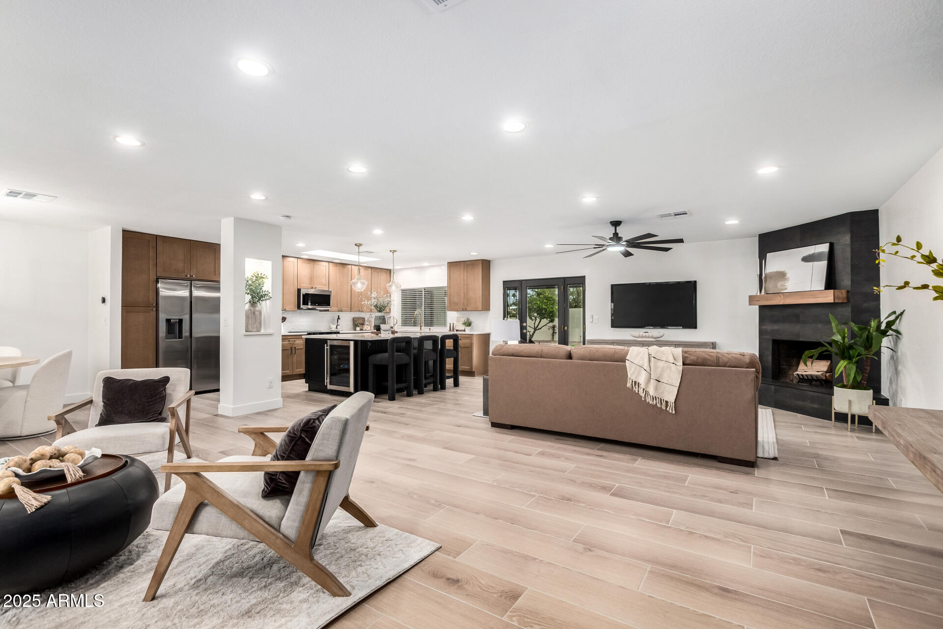 5040 E COLUMBINE Drive