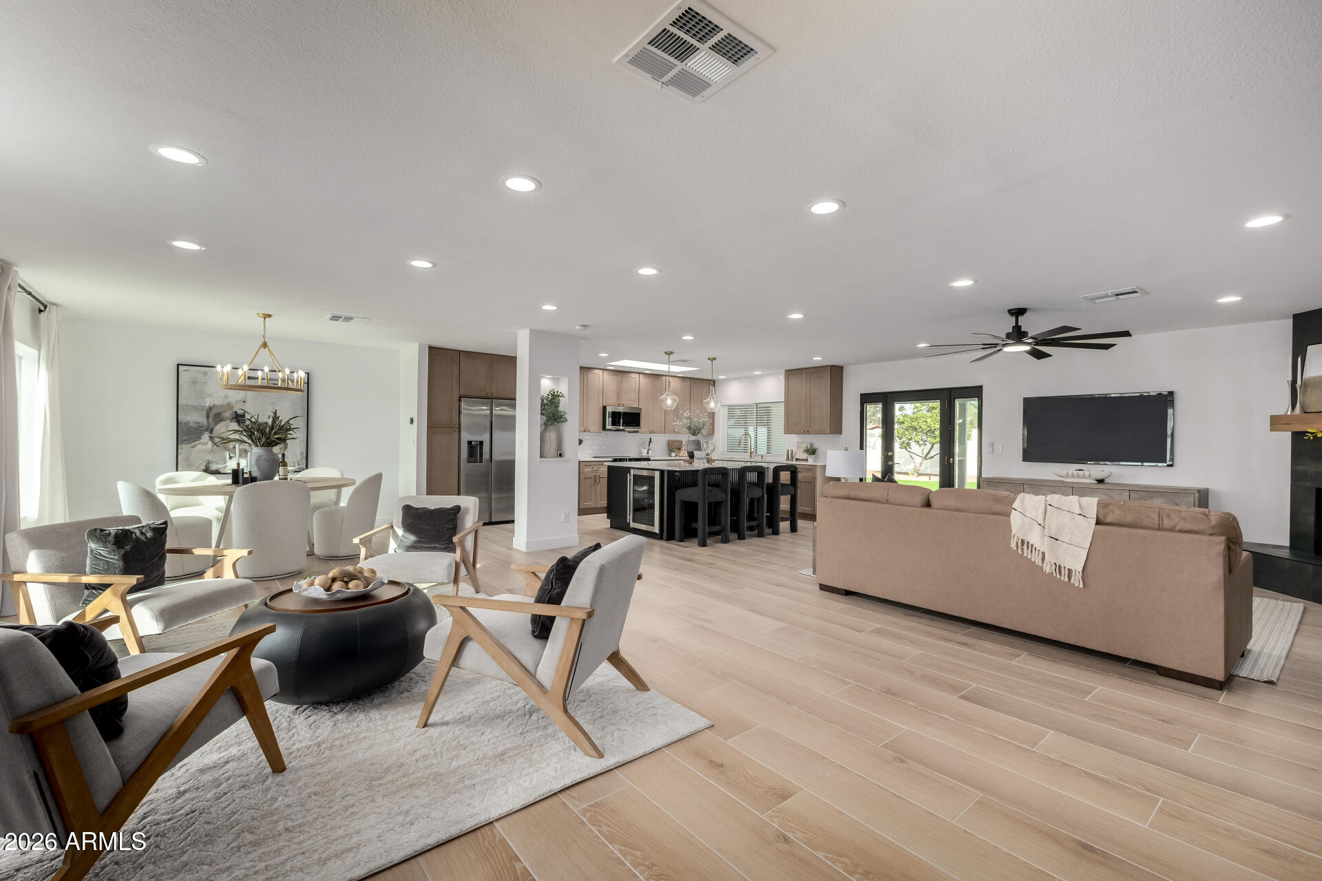 5040 E COLUMBINE Drive