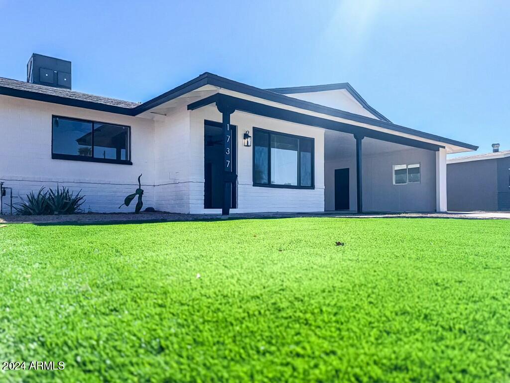 1737 N Trevor Drive