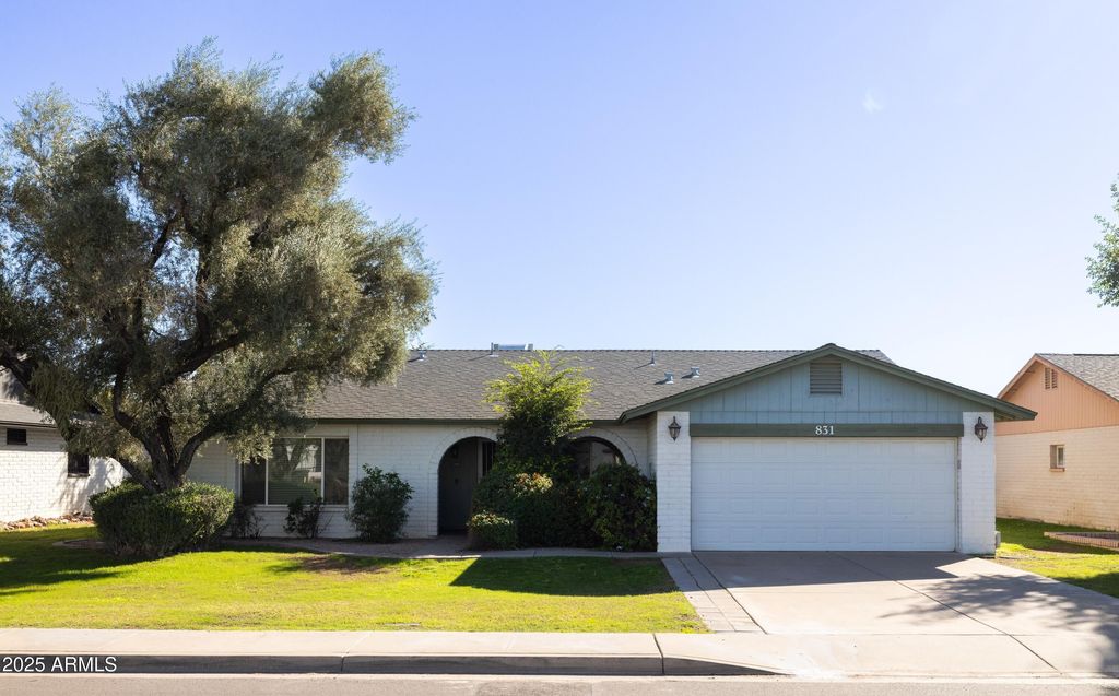 Photo of 831 E Divot Drive, Tempe, AZ 85283 (MLS # 6957469)