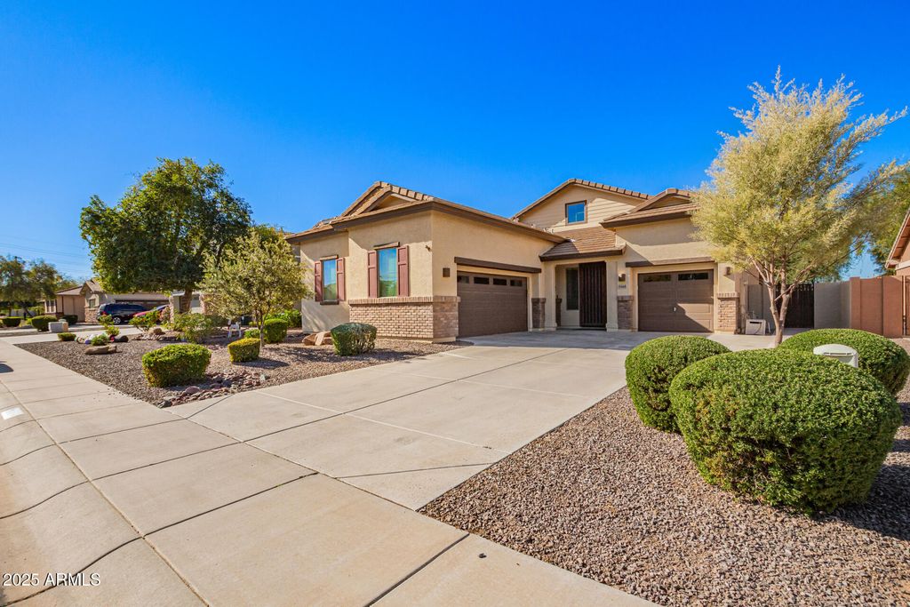 Photo of 4668 S Mcminn Drive, Gilbert, AZ 85297 (MLS # 6958538)