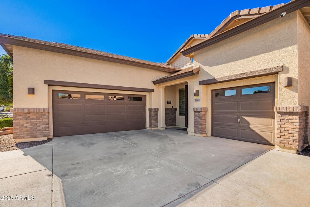 Photo of 4668 S Mcminn Drive, Gilbert, AZ 85297 (MLS # 6958538)