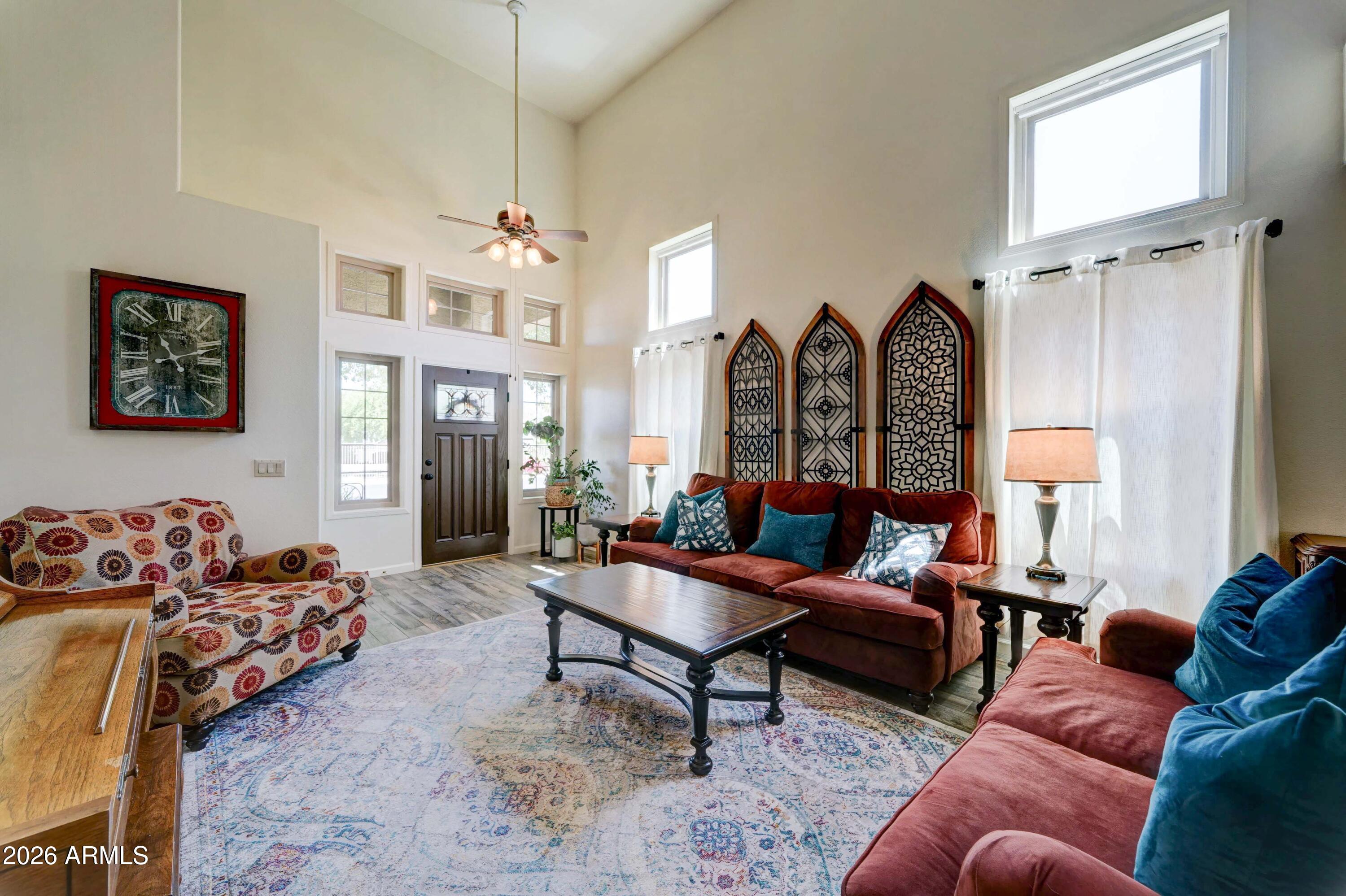 4427 E MOUNTAIN VISTA Drive