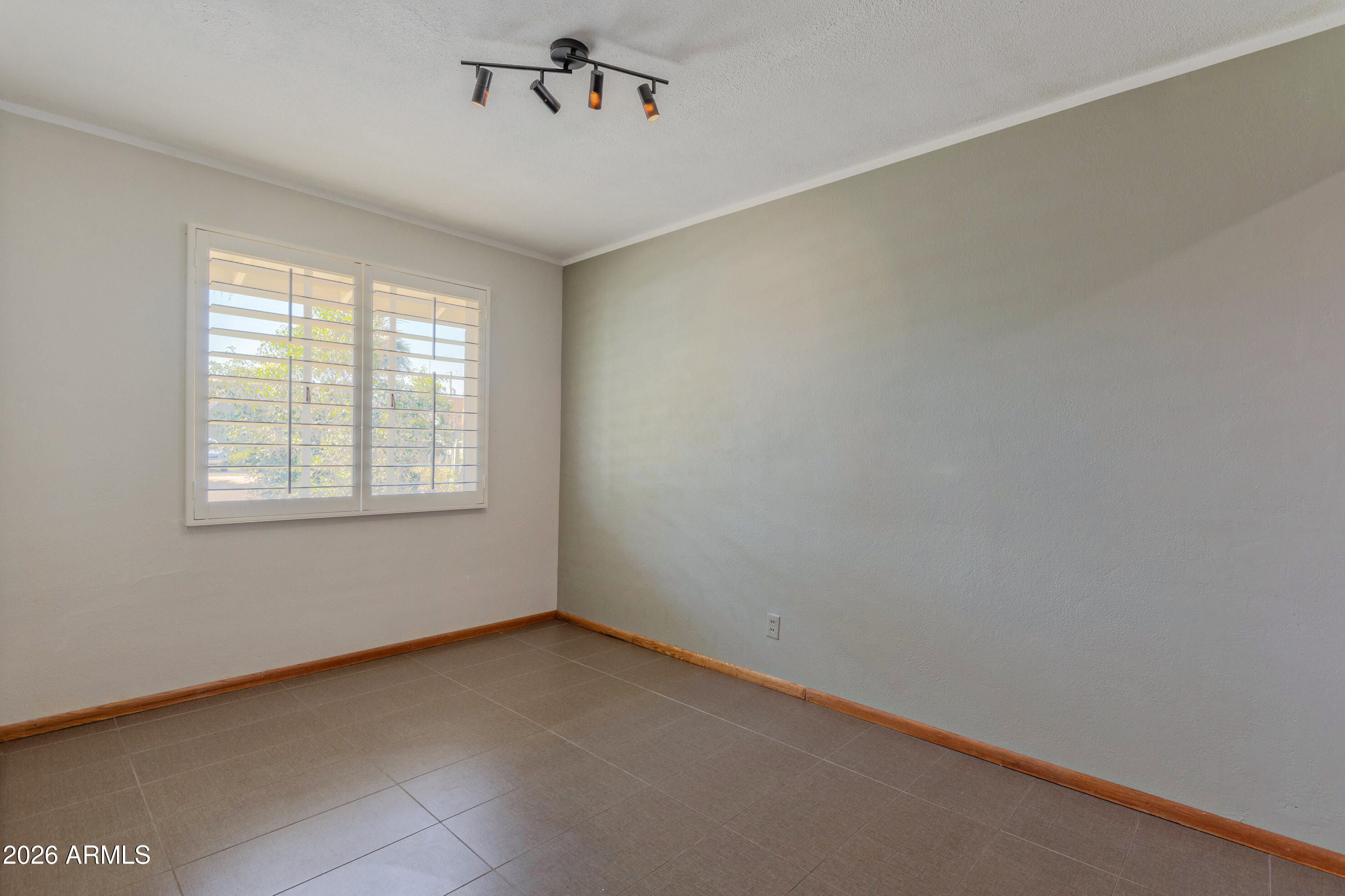 1334 W WILLETTA Street