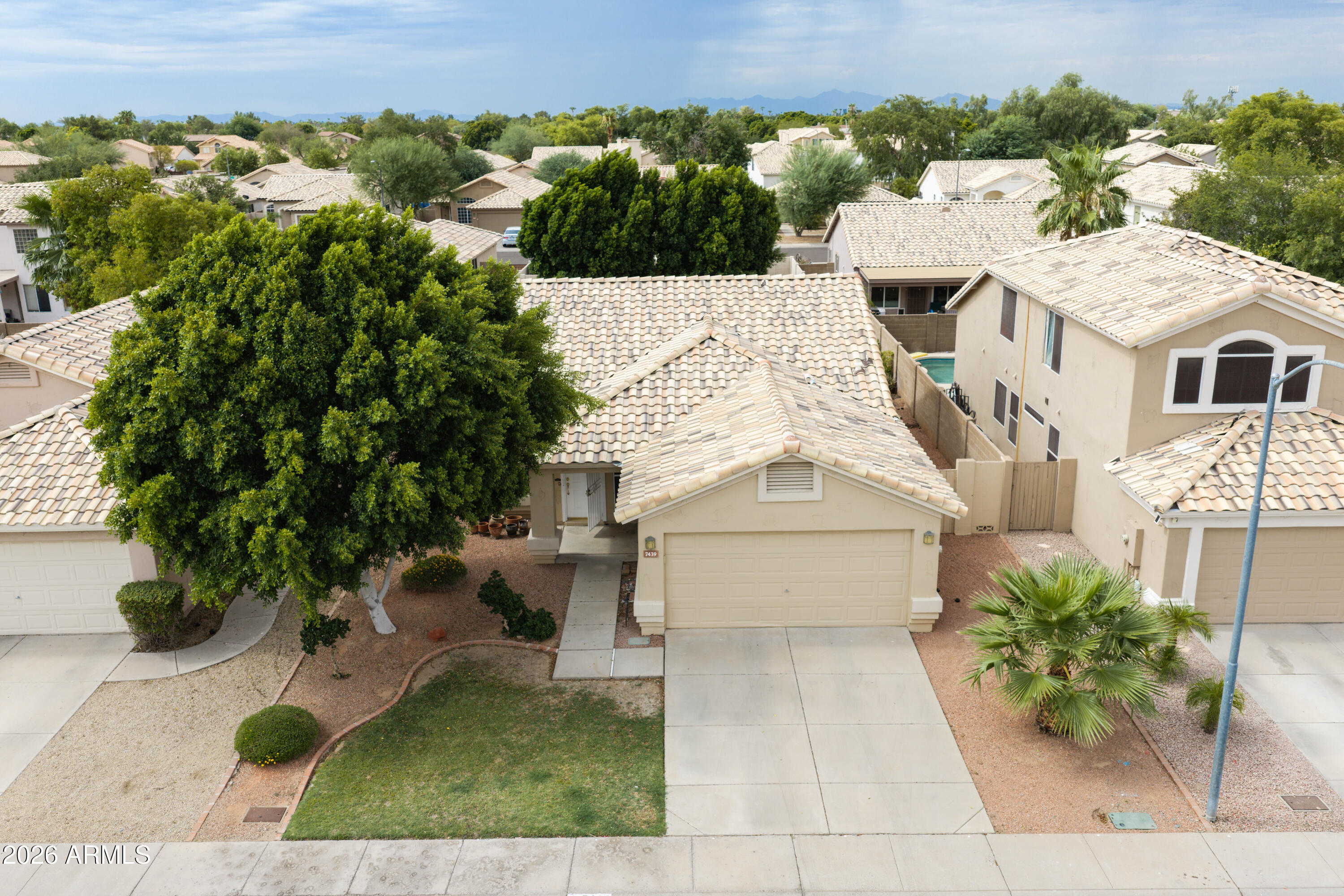 7439 W LOUISE Drive
