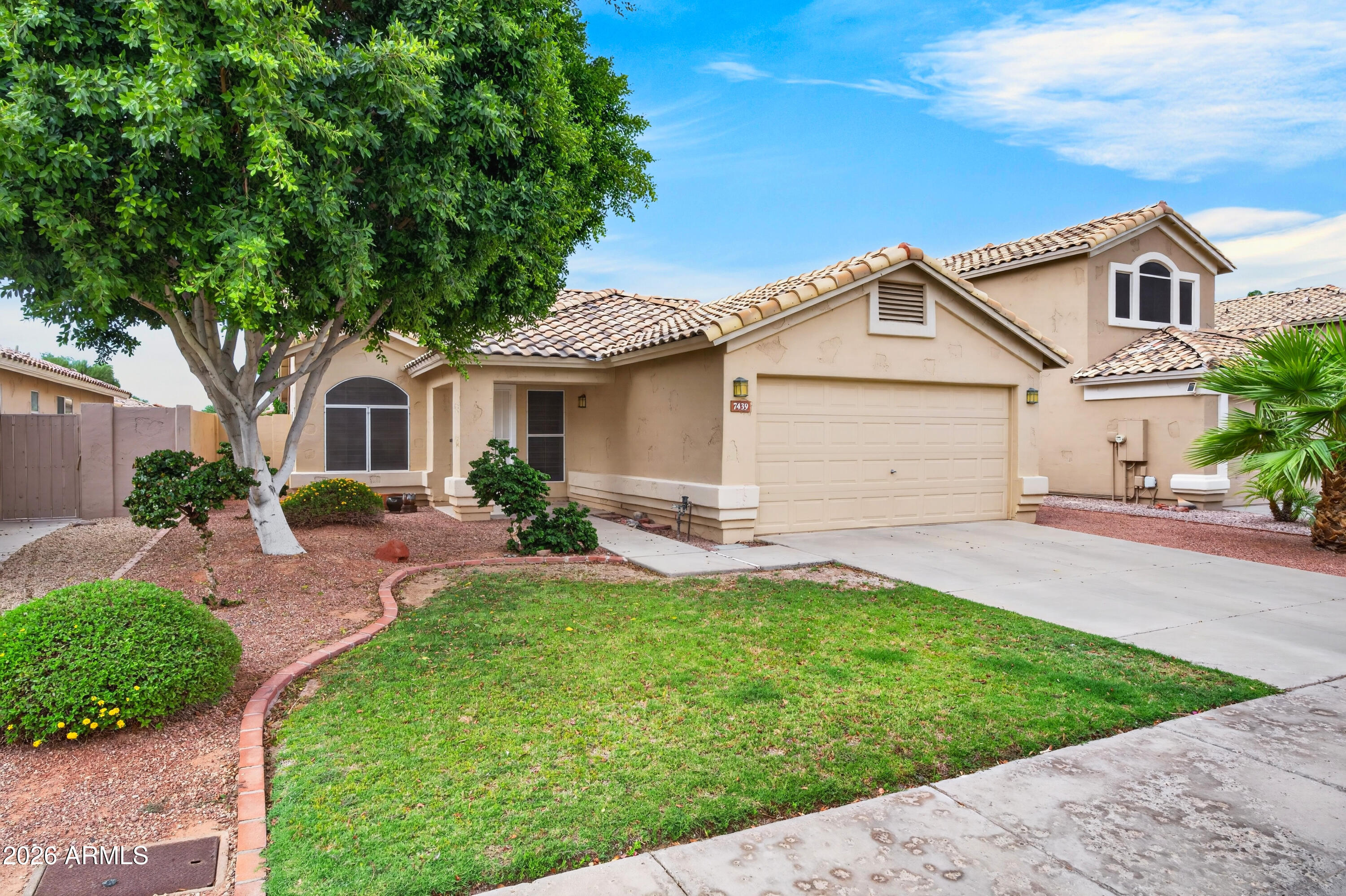 7439 W LOUISE Drive