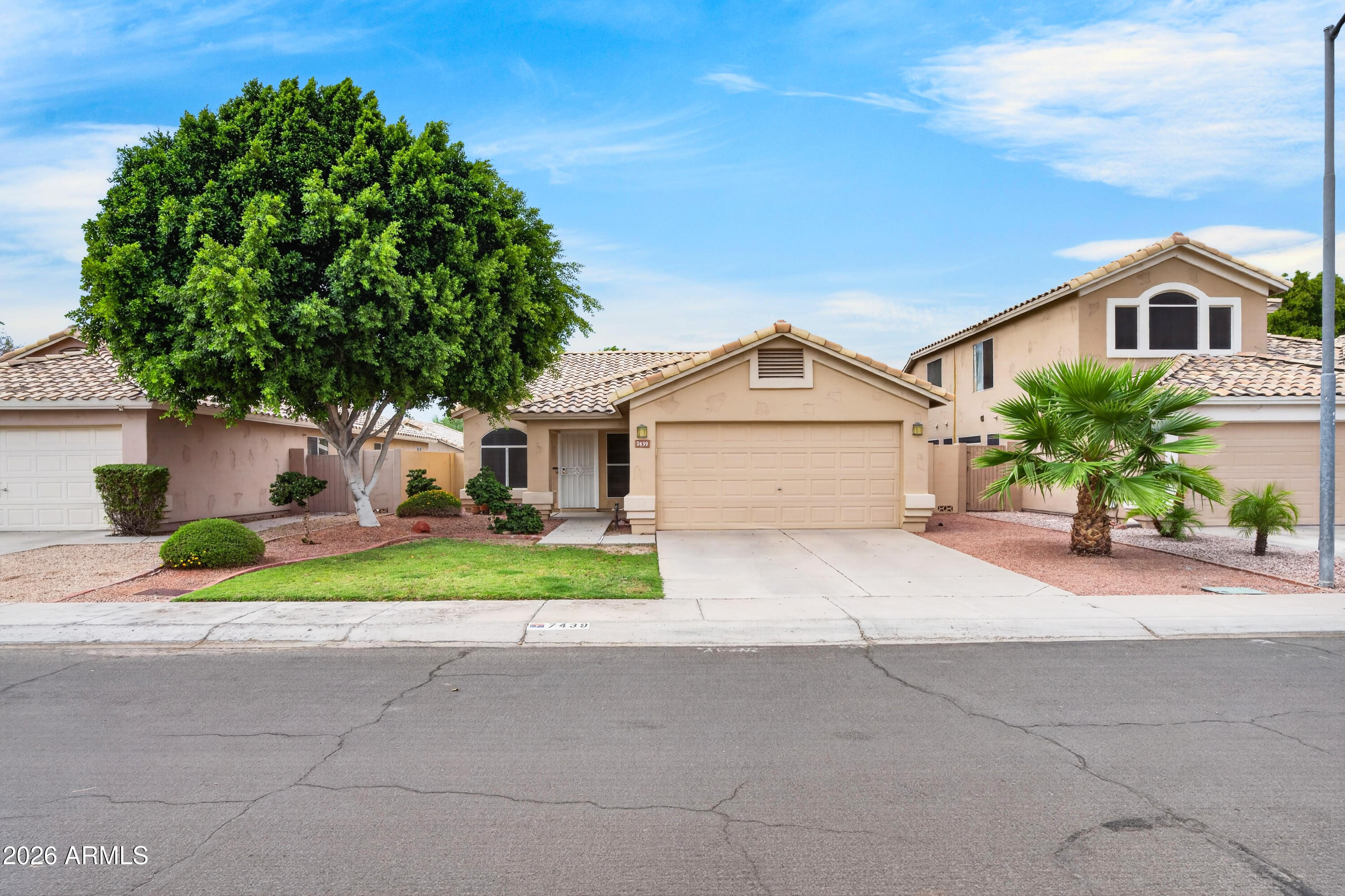 7439 W LOUISE Drive