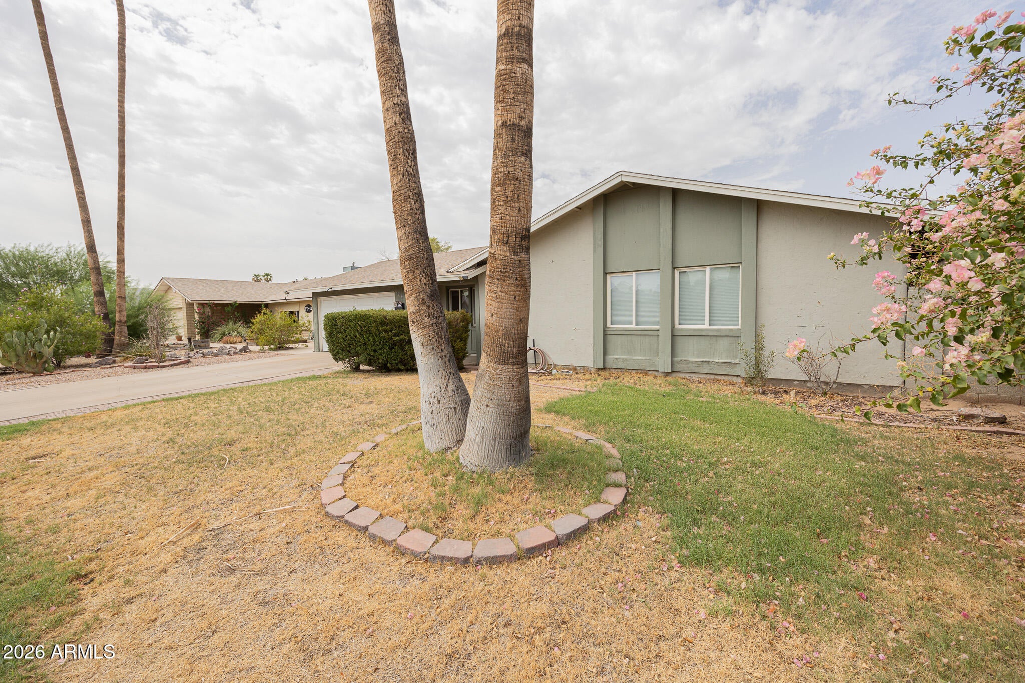 1218 E CARTER Drive