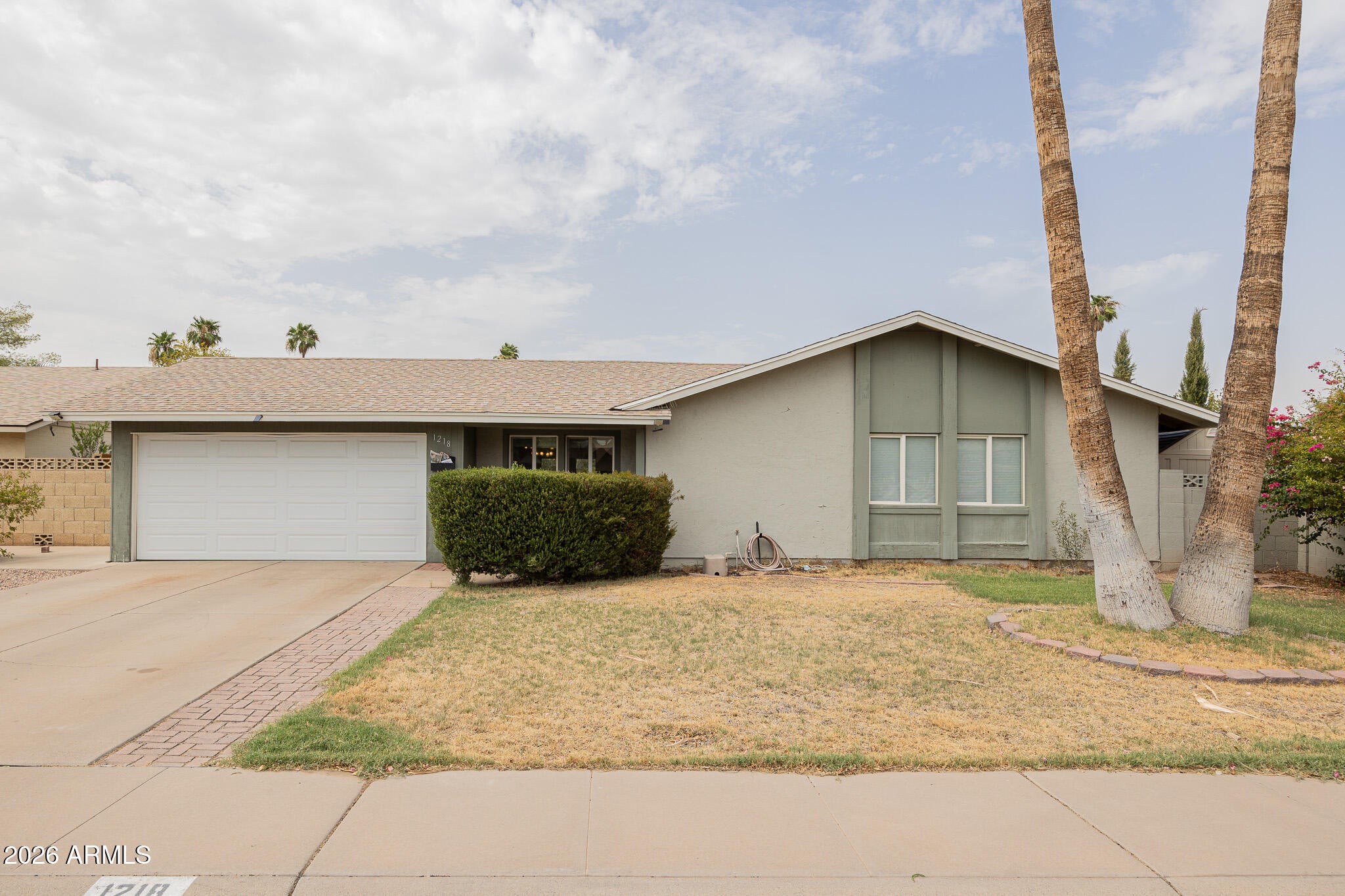 1218 E CARTER Drive
