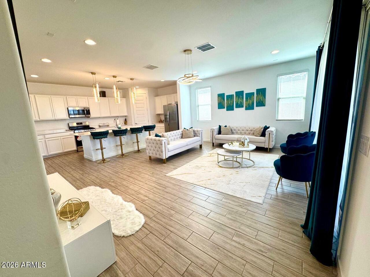 1618 W MONTE Way