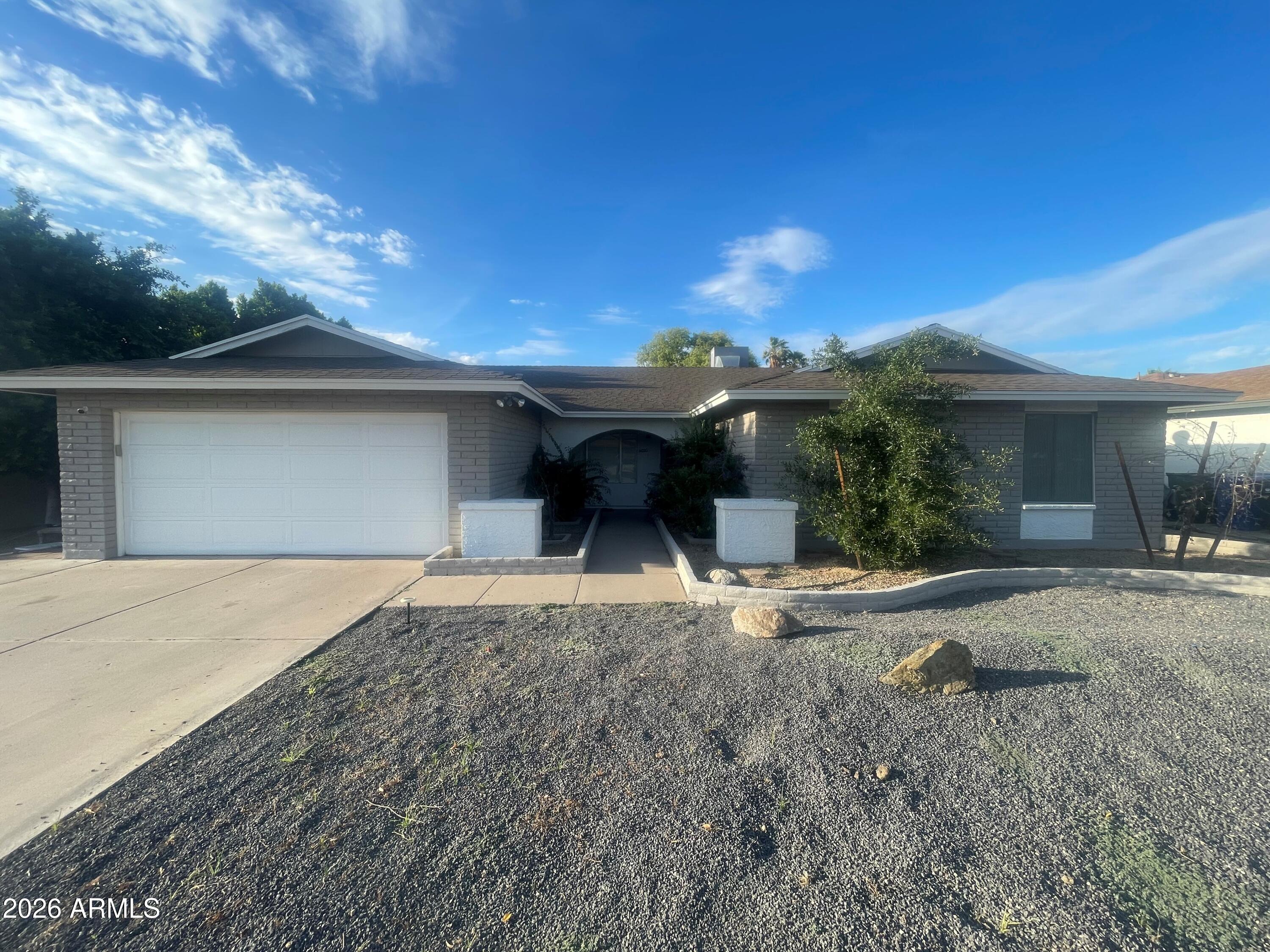 4020 W SWEETWATER Avenue