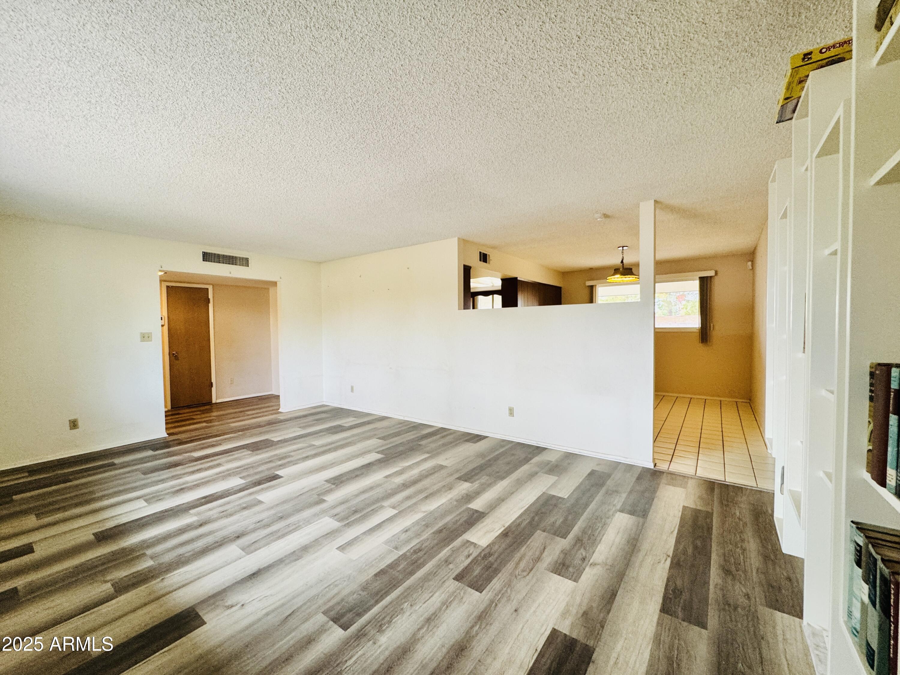 710 E LA JOLLA Drive