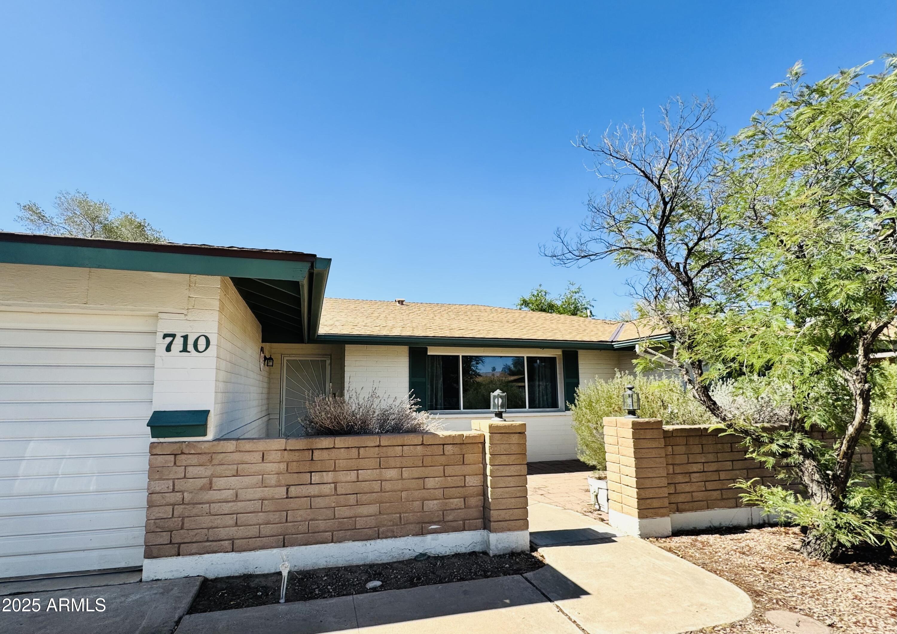710 E LA JOLLA Drive