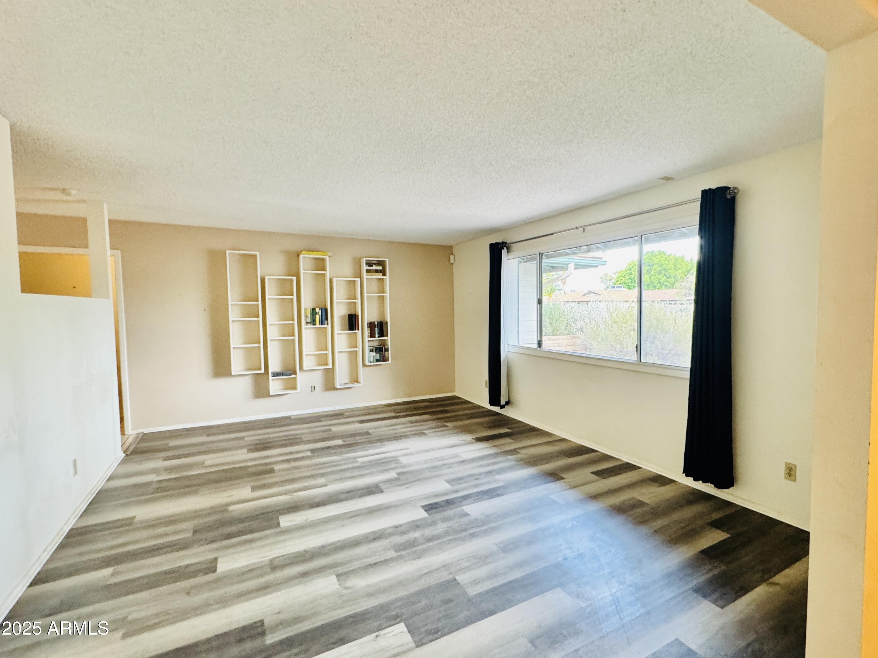 710 E LA JOLLA Drive