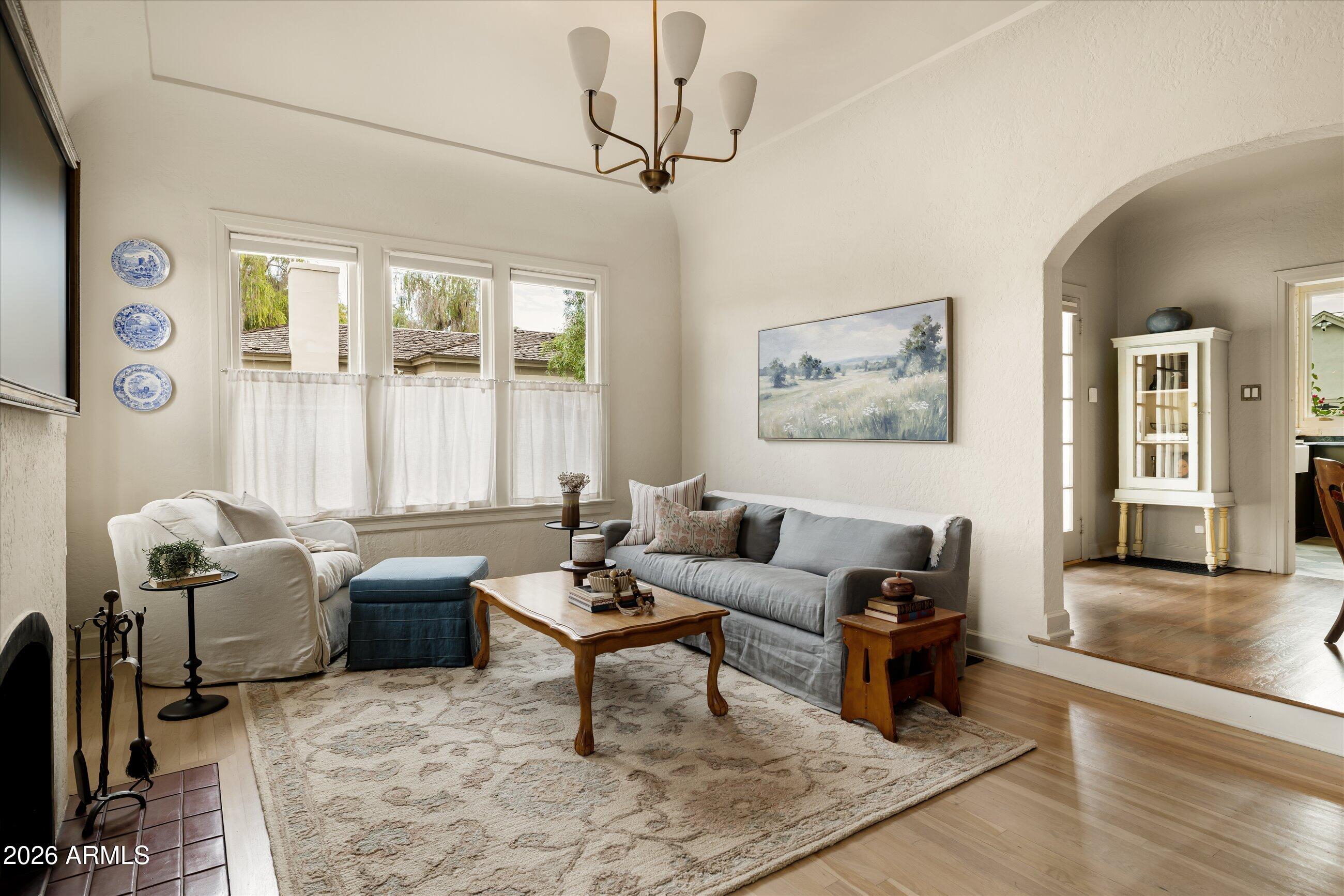 525 W PALM Lane