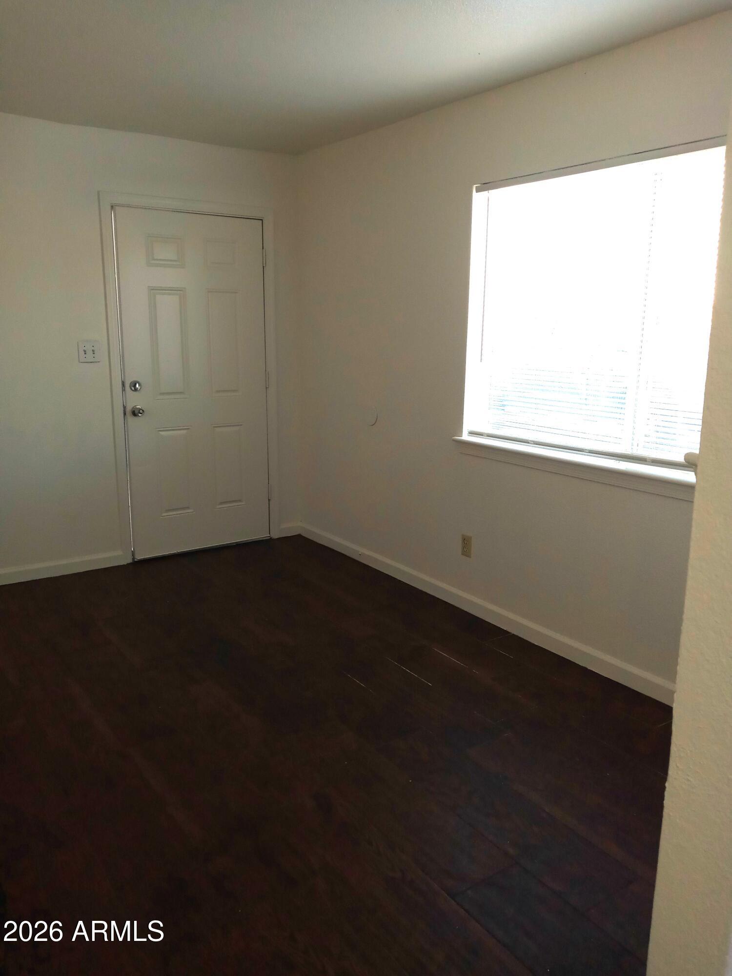 1319 W VOGEL Avenue