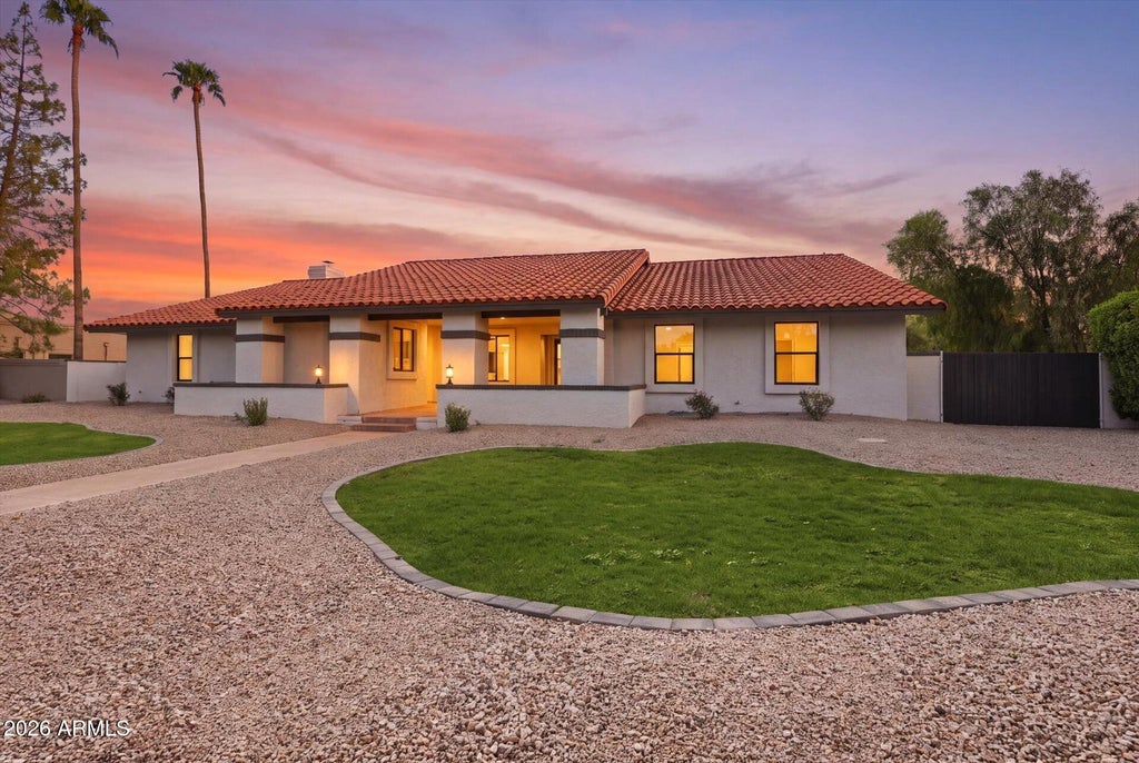Photo of 8852 S Lakeshore Drive, Tempe, AZ 85284 (MLS # 7077871)