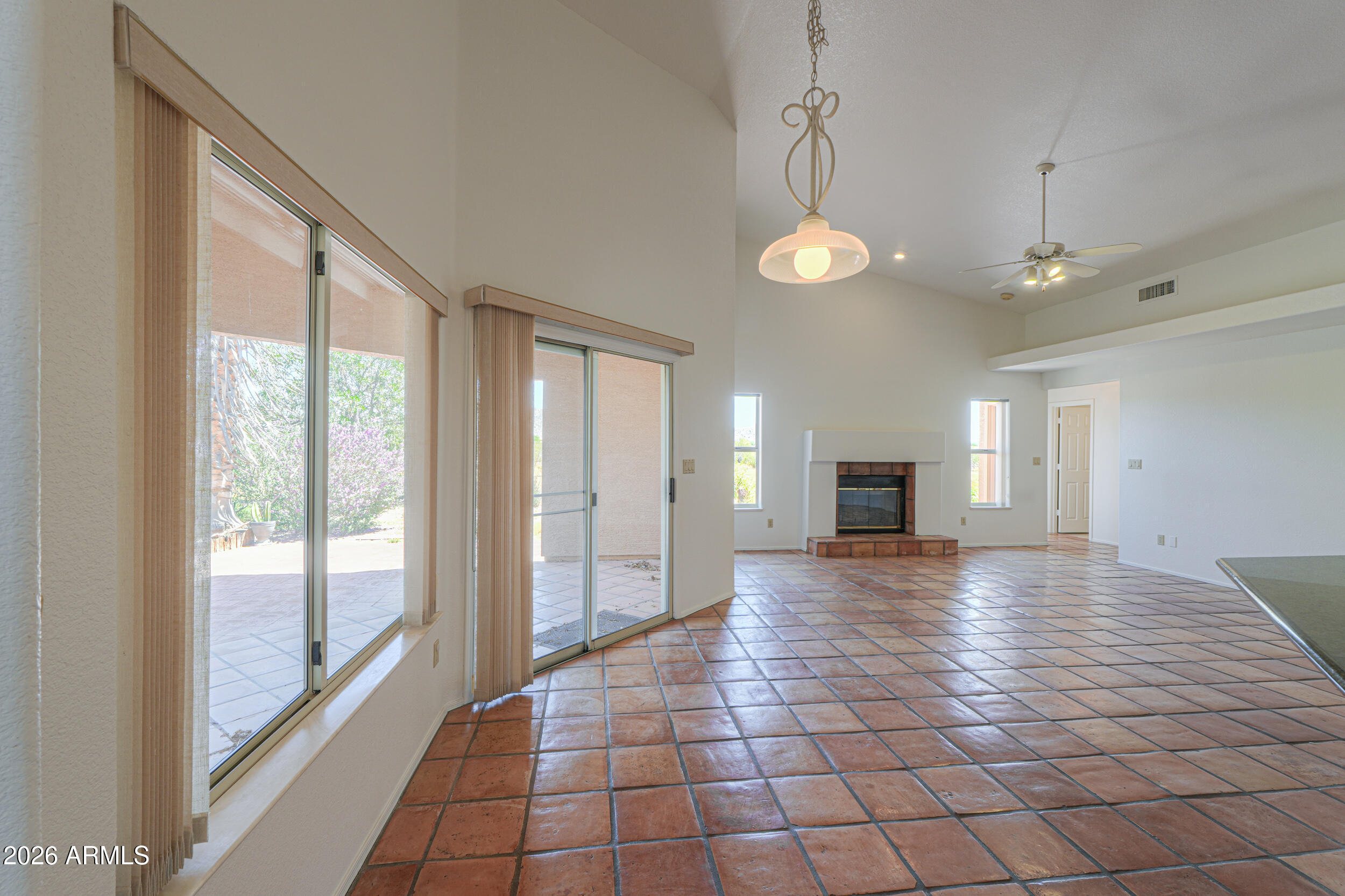 8517 N KILLDEER Place