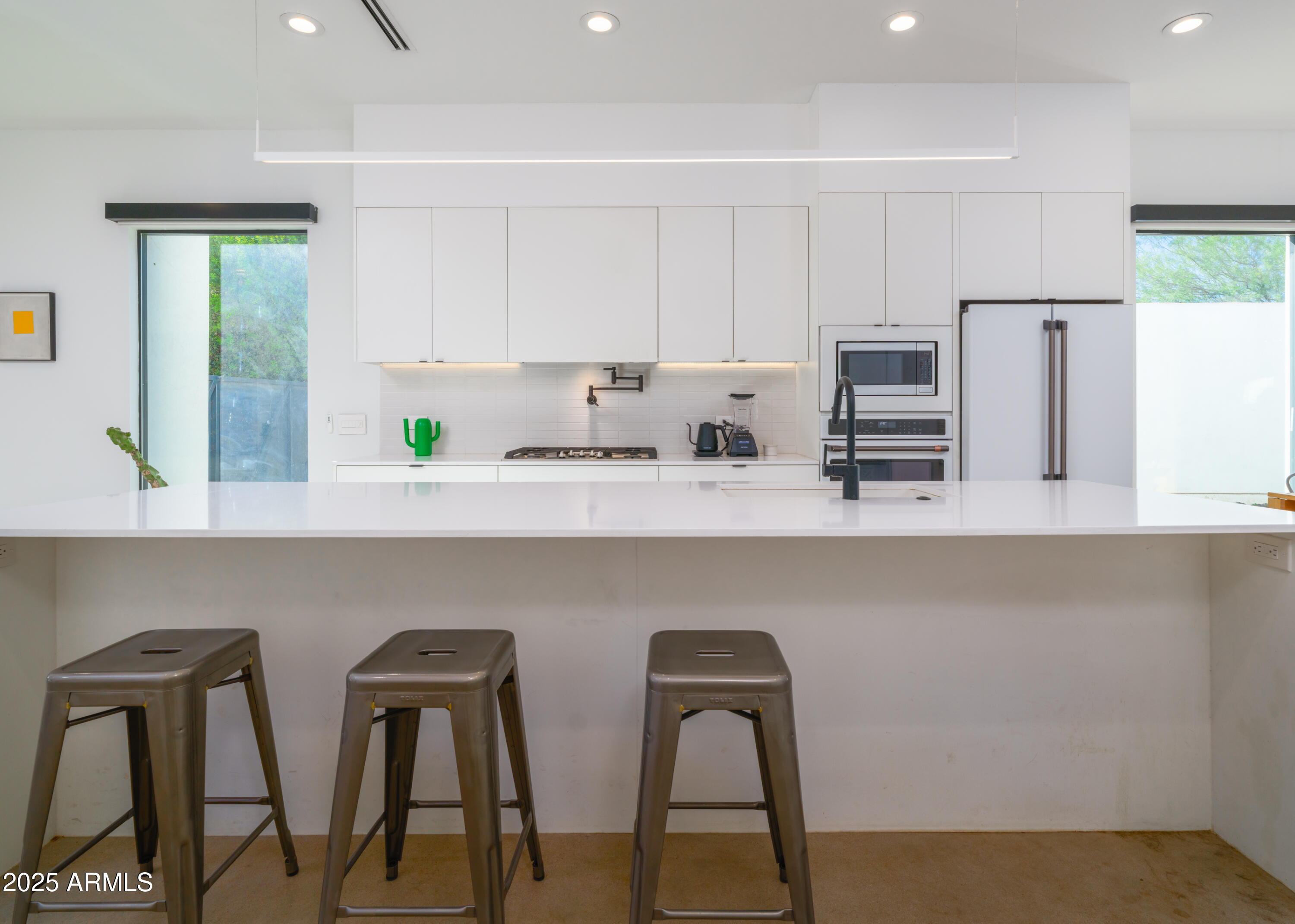 1526 E CORONADO Road