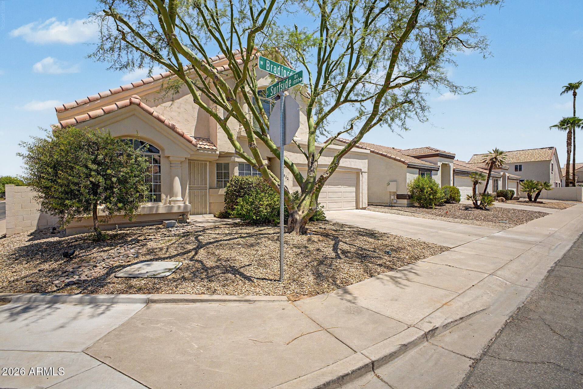 822 W BRADFORD Drive