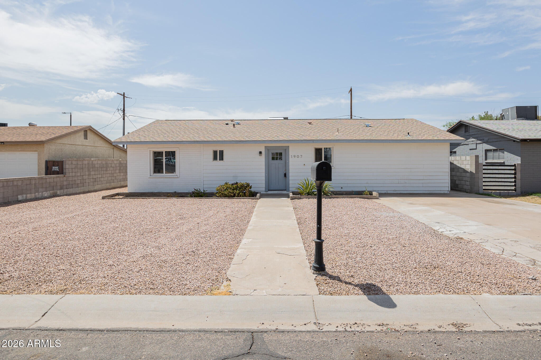 1907 W DENTON Lane