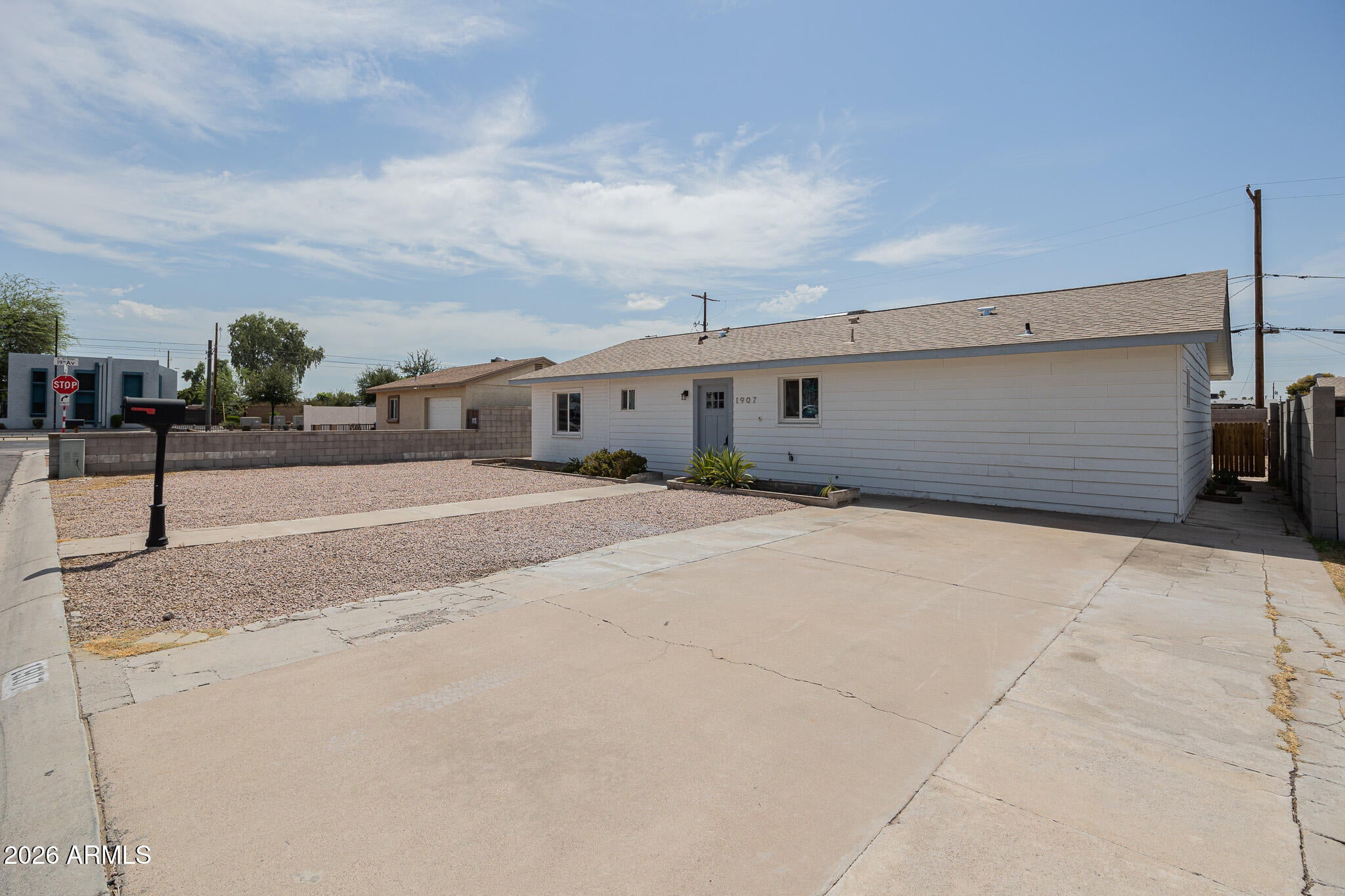 1907 W DENTON Lane