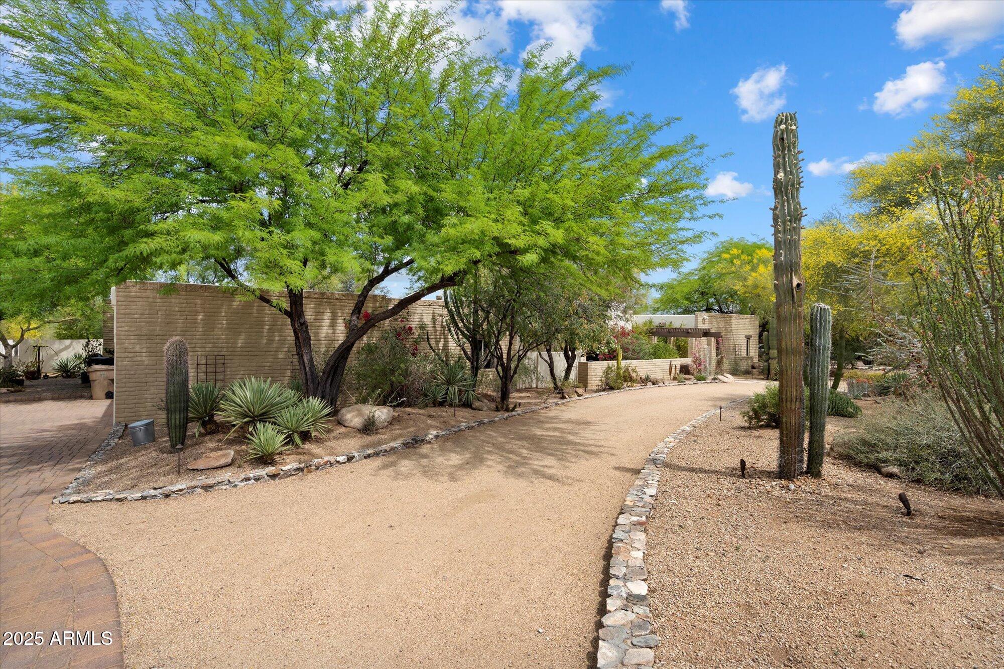 4646 E SHADOW ROCK Road