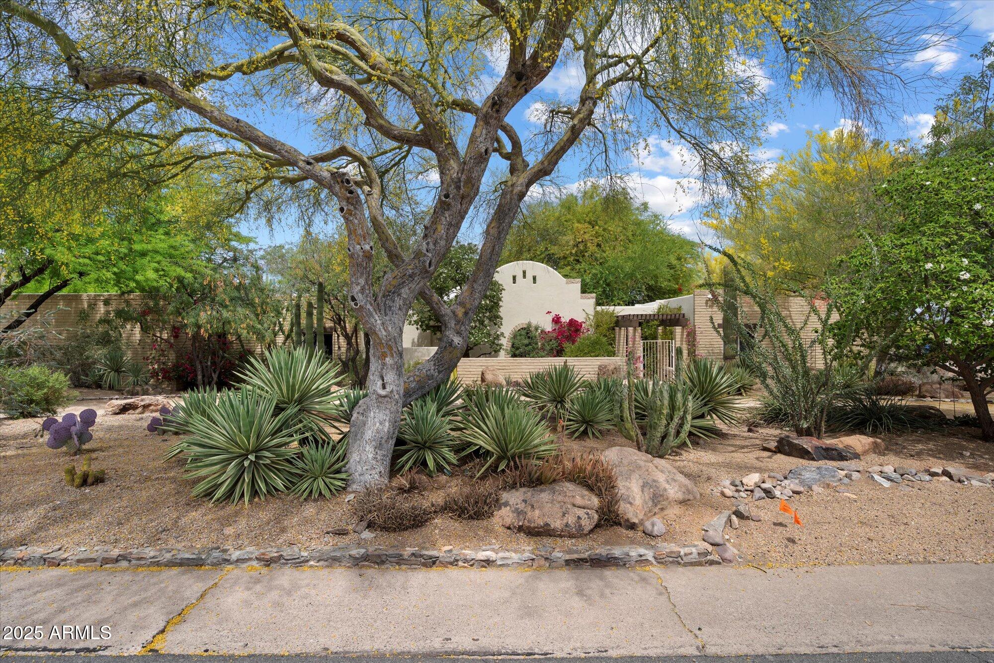 4646 E SHADOW ROCK Road