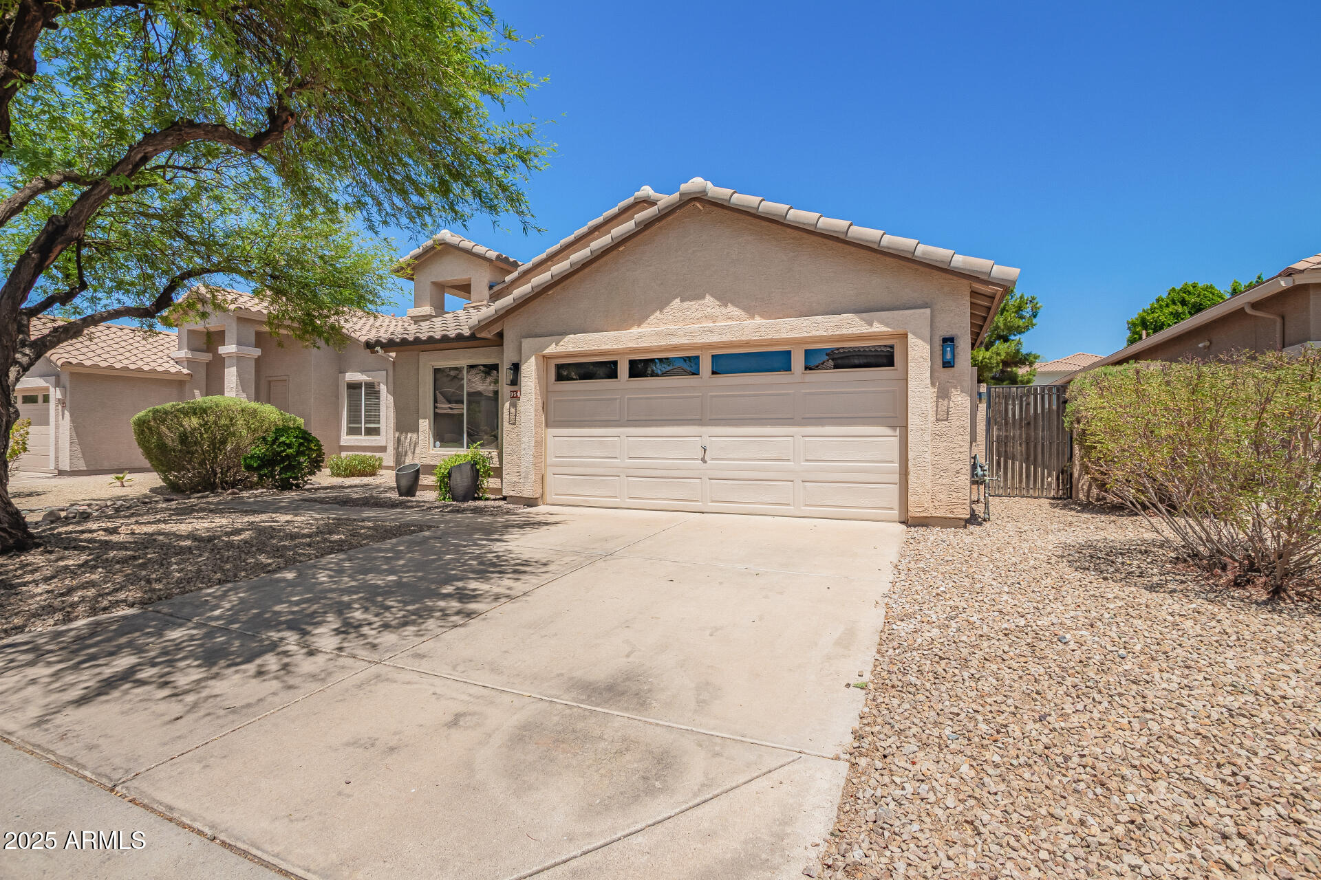 954 W FAIRWAY Drive