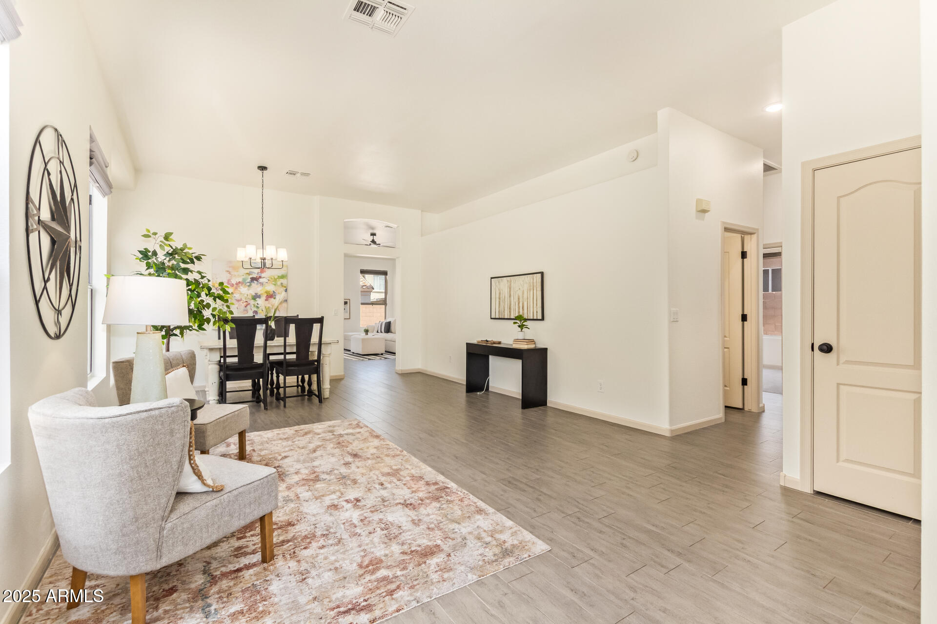 954 W FAIRWAY Drive