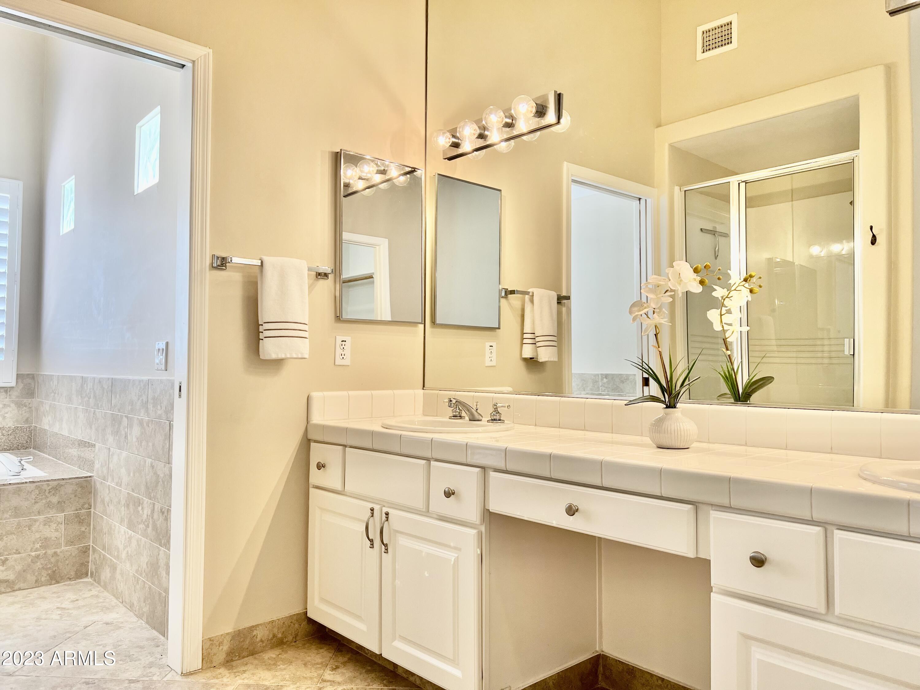 Scottsdale, Arizona 85255, United States, 2 Bedrooms Bedrooms, ,2 BathroomsBathrooms,Residential,Pending,219596