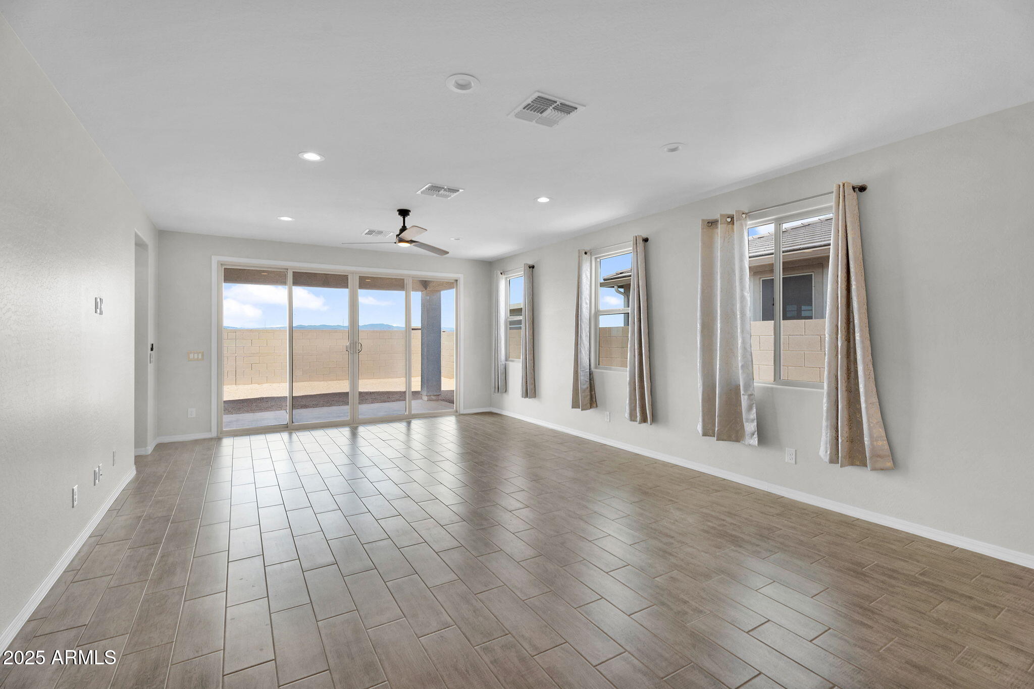 18570 W HONEYSUCKLE Drive