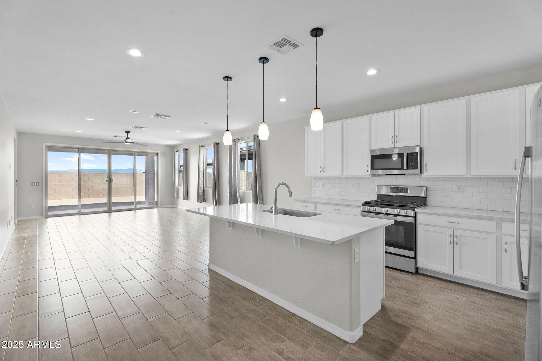 18570 W HONEYSUCKLE Drive