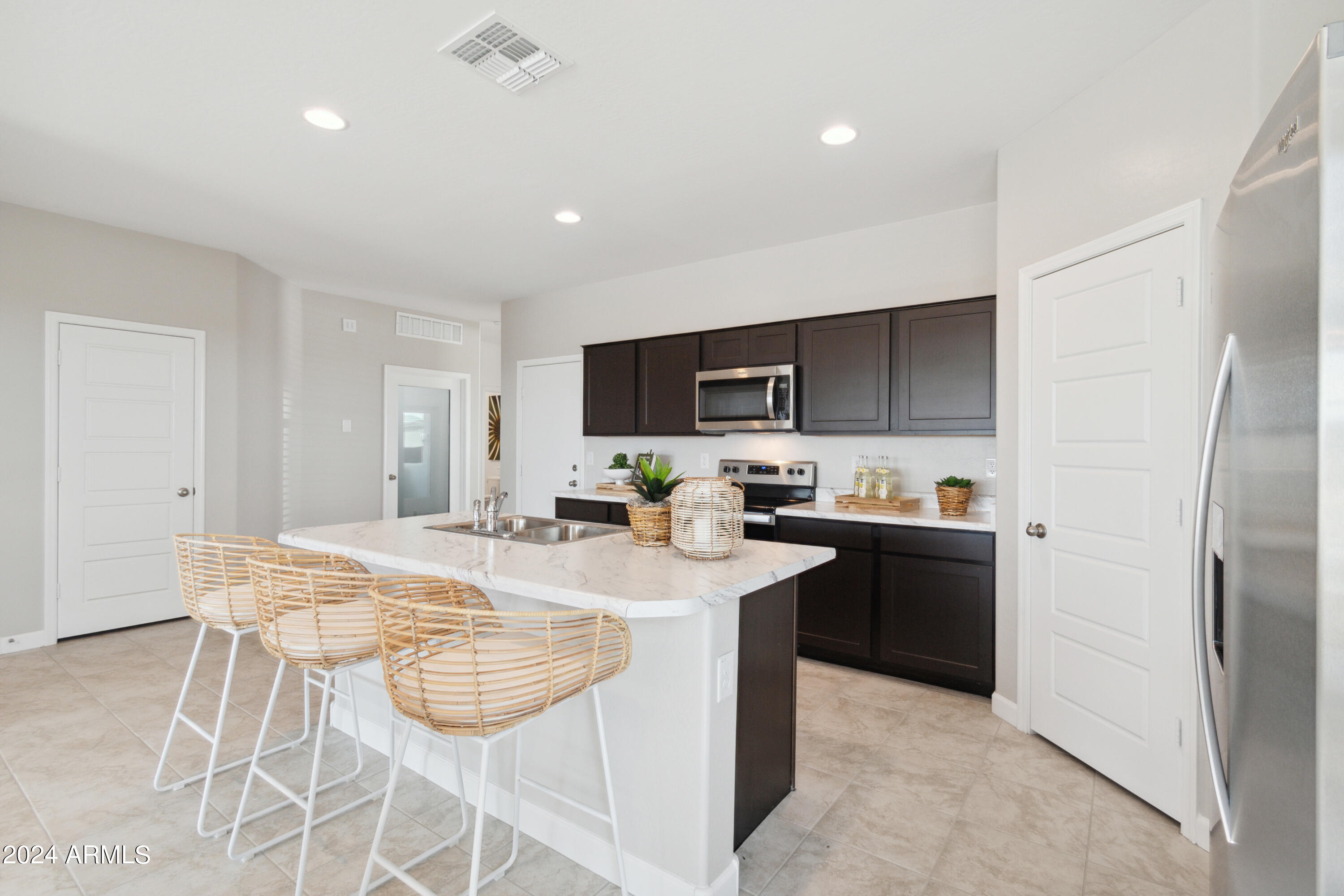 1409 W BEALEY Avenue