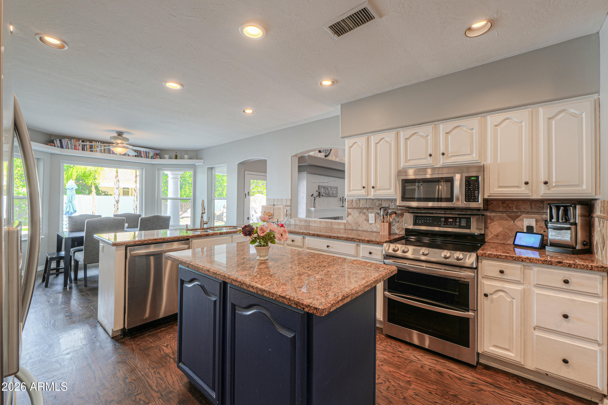 4038 E GLENCOVE Street