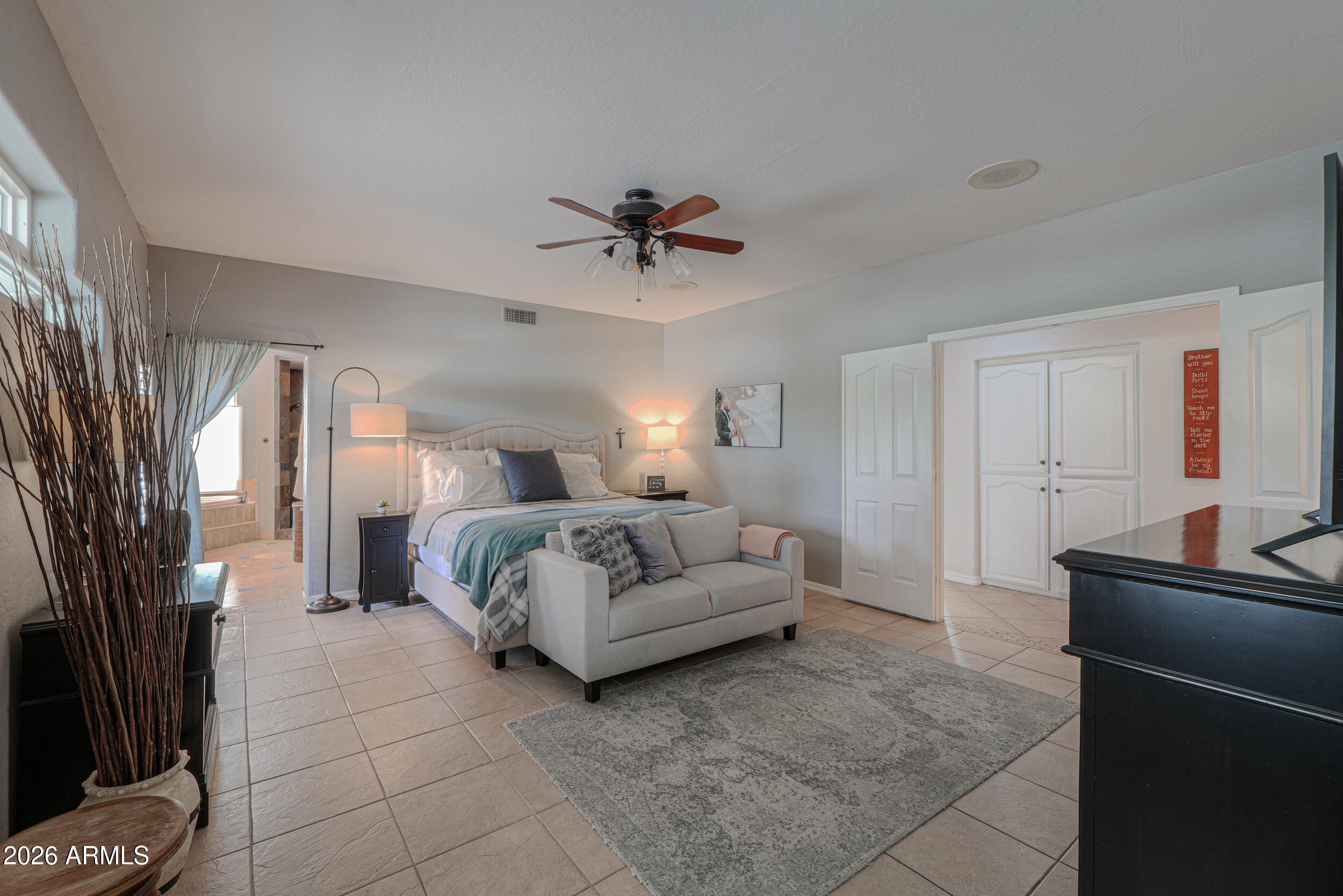 4038 E GLENCOVE Street