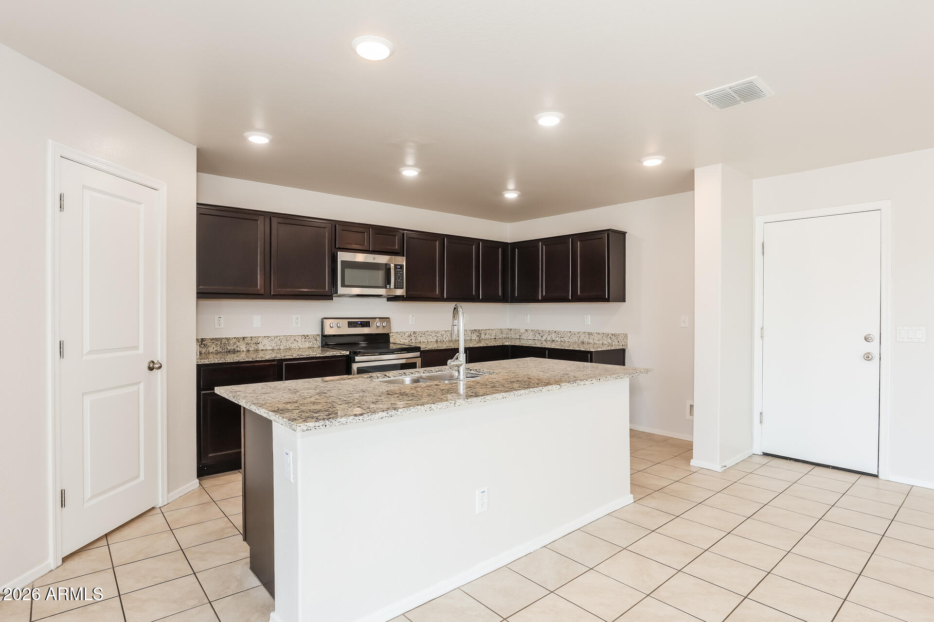 25399 W LINCOLN Avenue