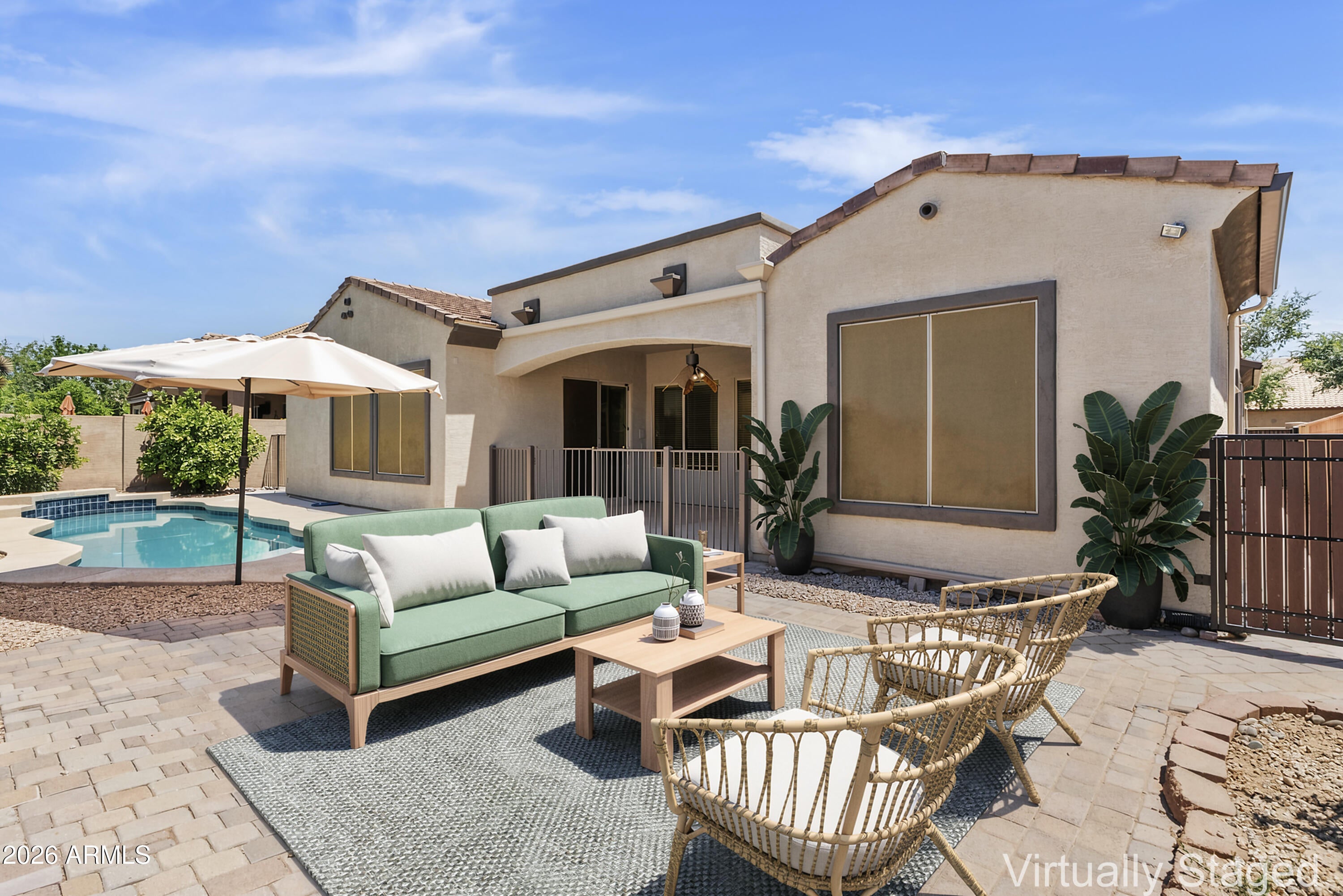 2524 E HONEYSUCKLE Place