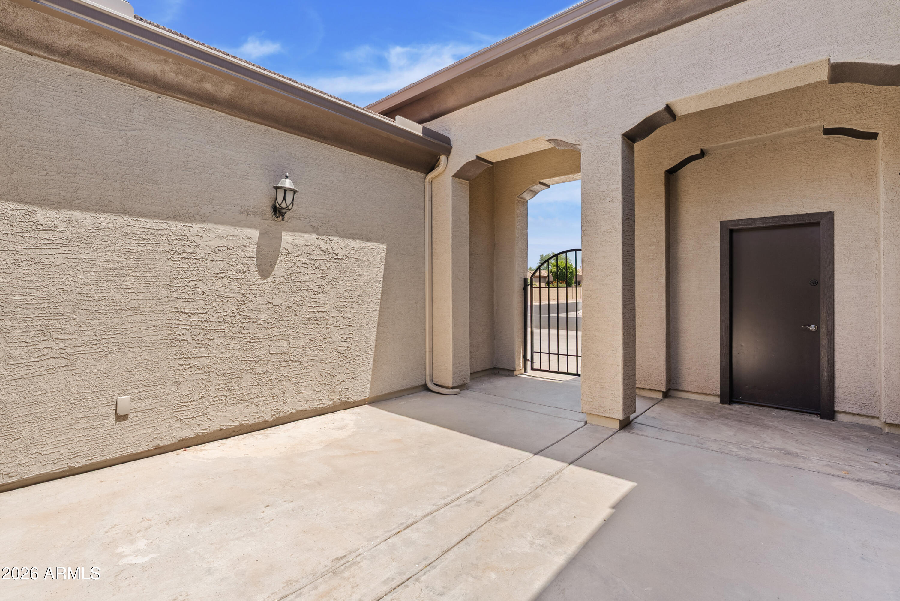 2524 E HONEYSUCKLE Place
