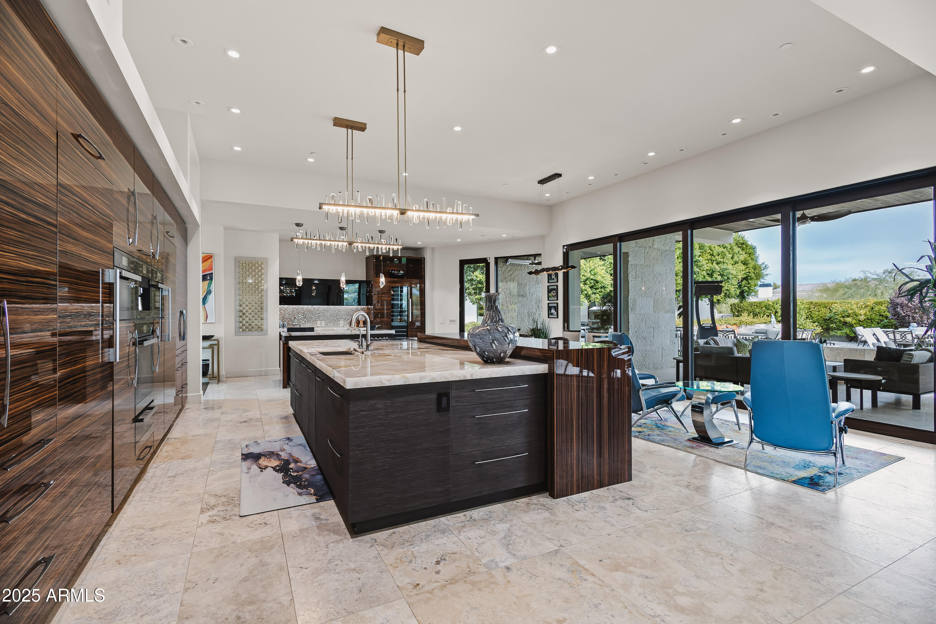 7235 N MOCKINGBIRD Lane