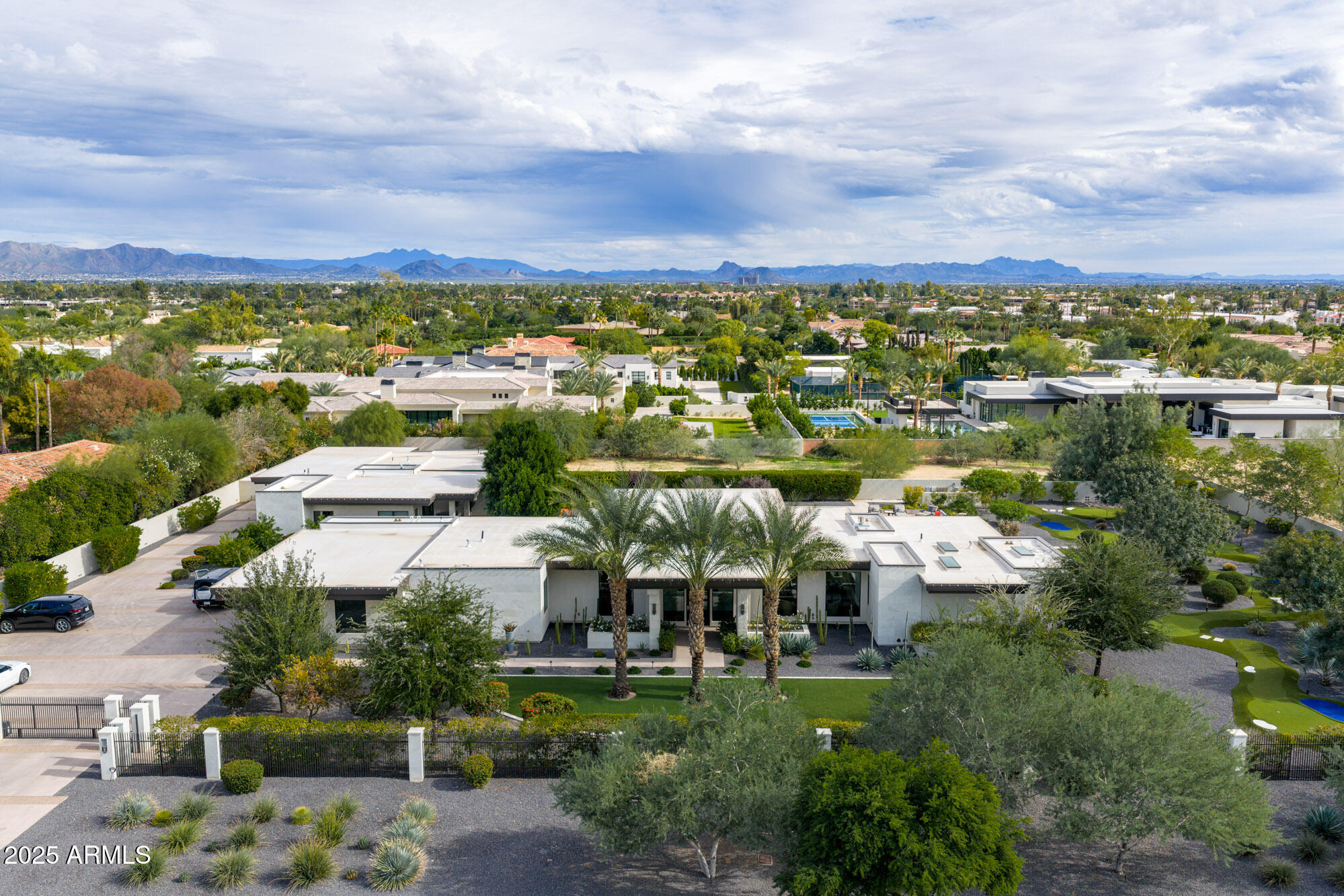 7235 N MOCKINGBIRD Lane