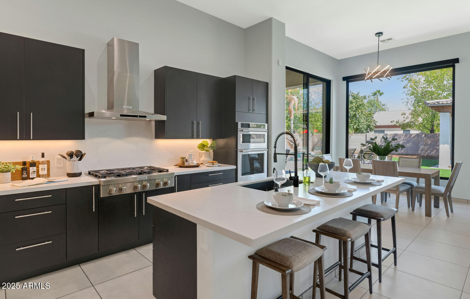 2710 E LYNX Place