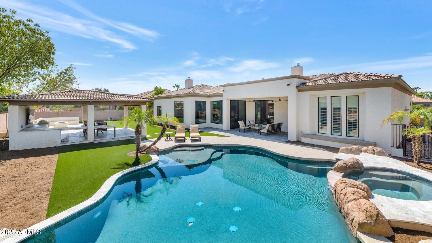 2710 E LYNX Place