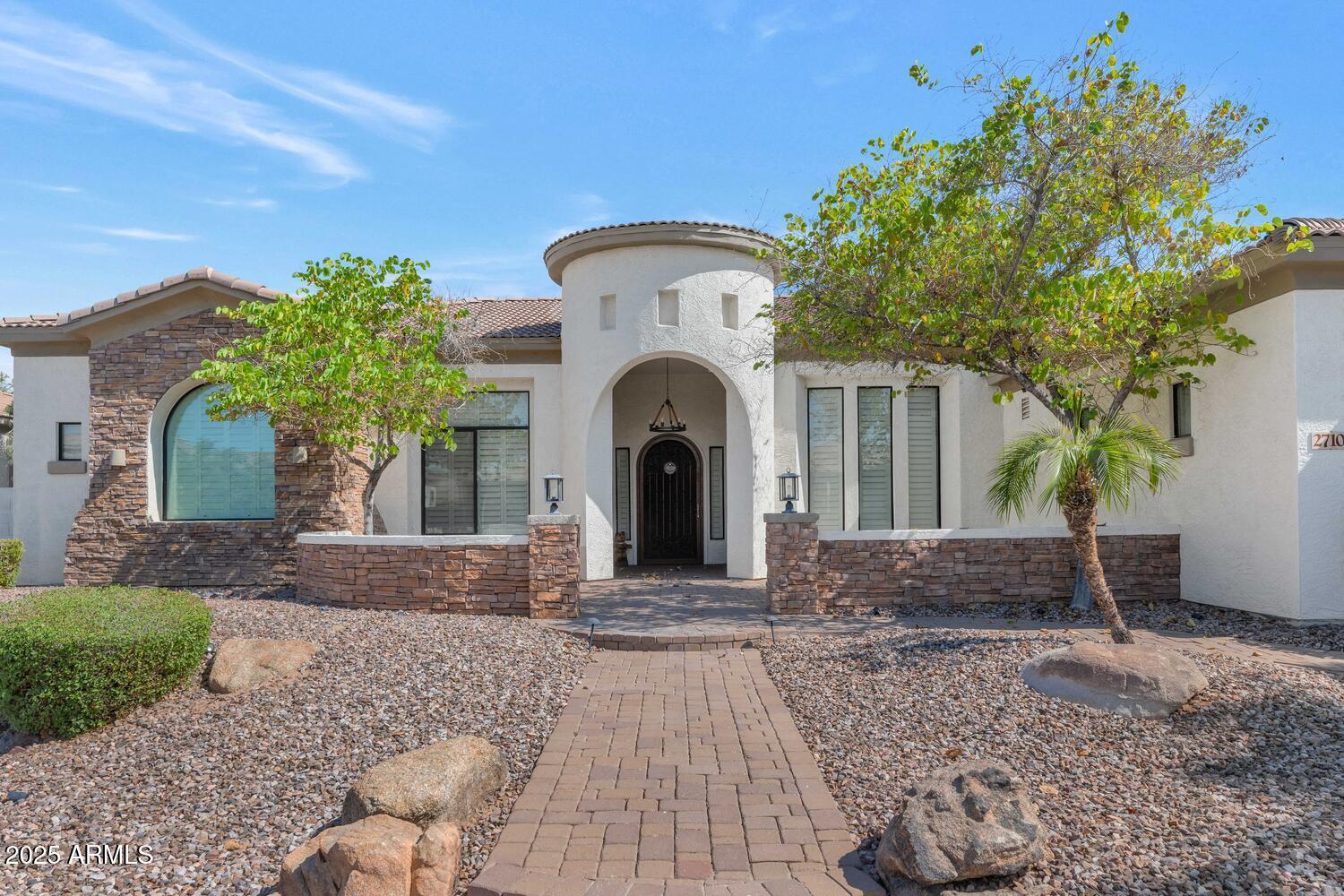 2710 E LYNX Place