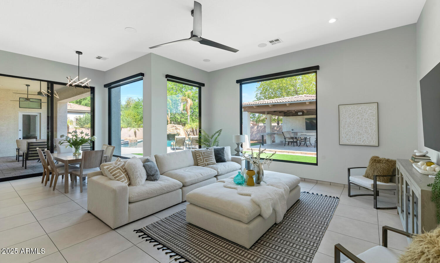 2710 E LYNX Place