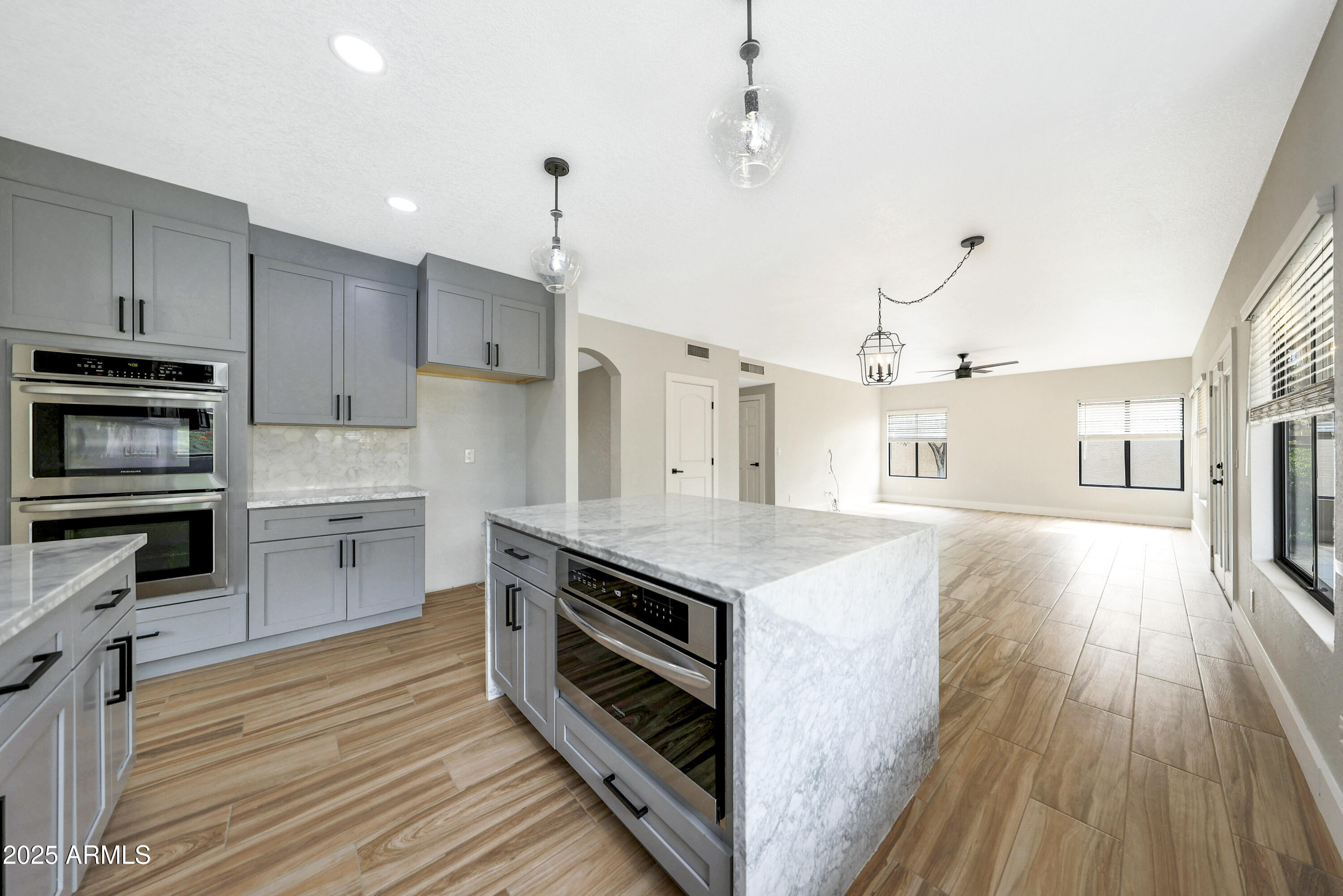 8938 S FOREST Avenue