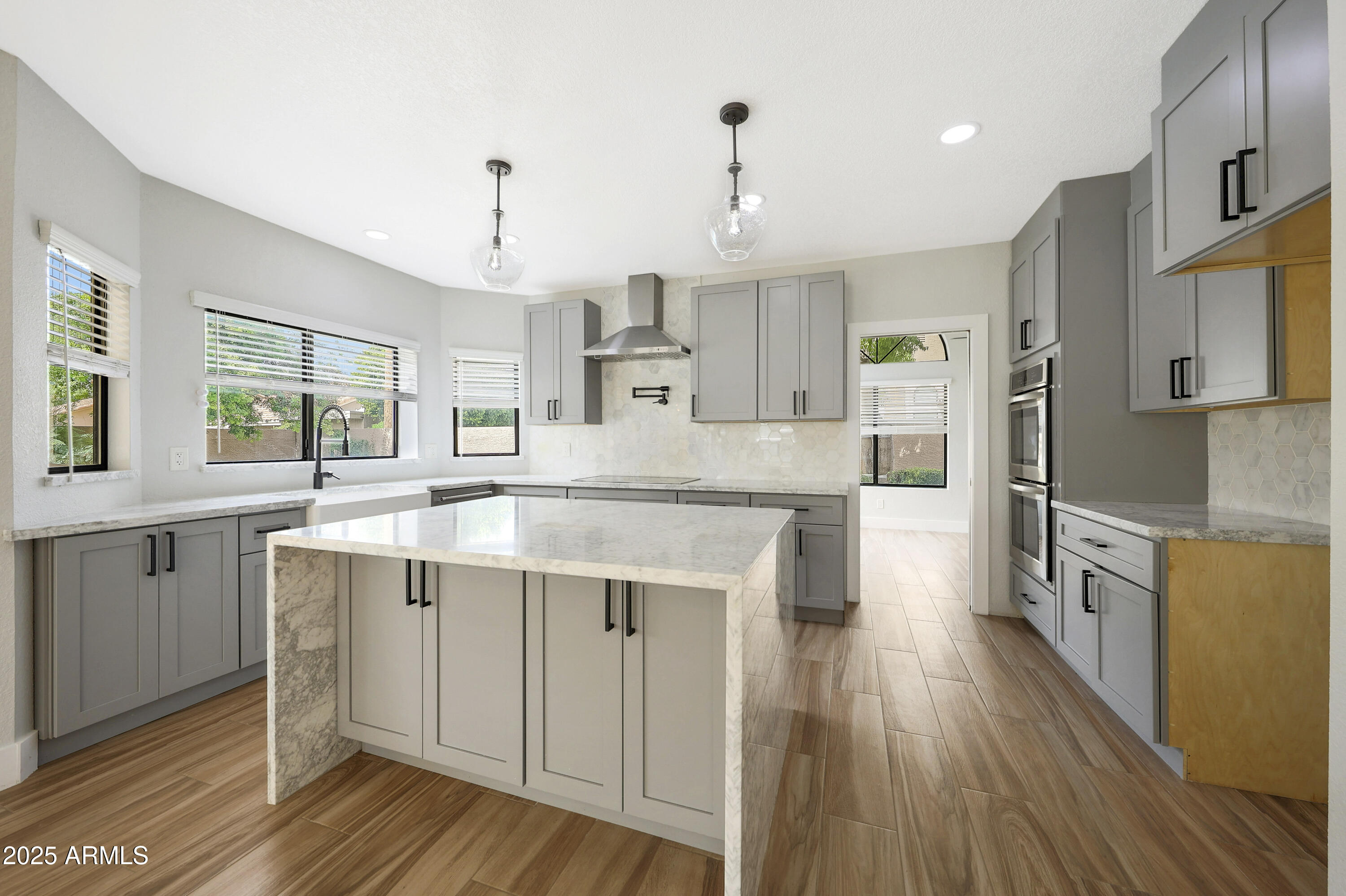 8938 S FOREST Avenue